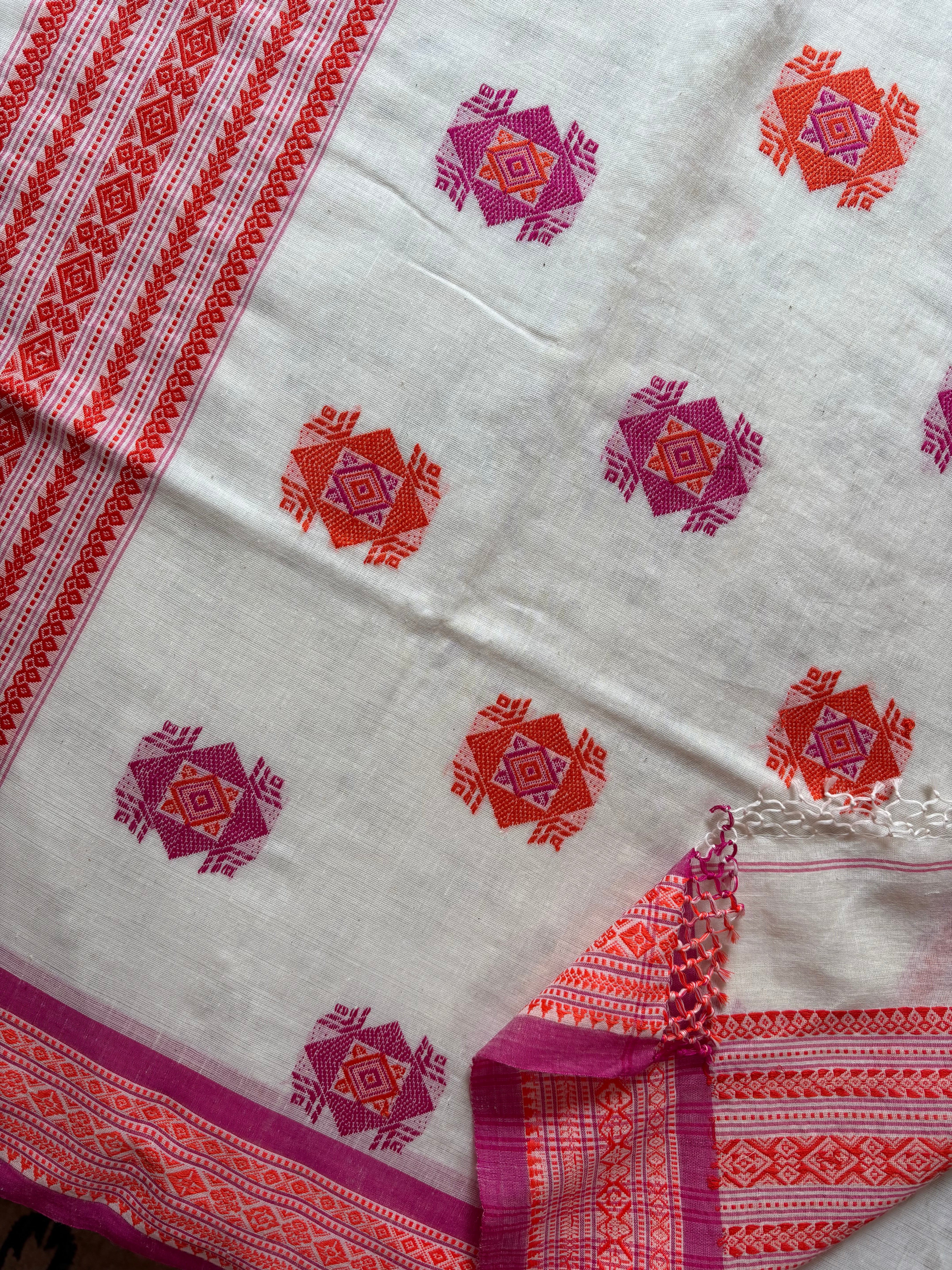 Handwoven Offwhite Phulia Cotton Saree