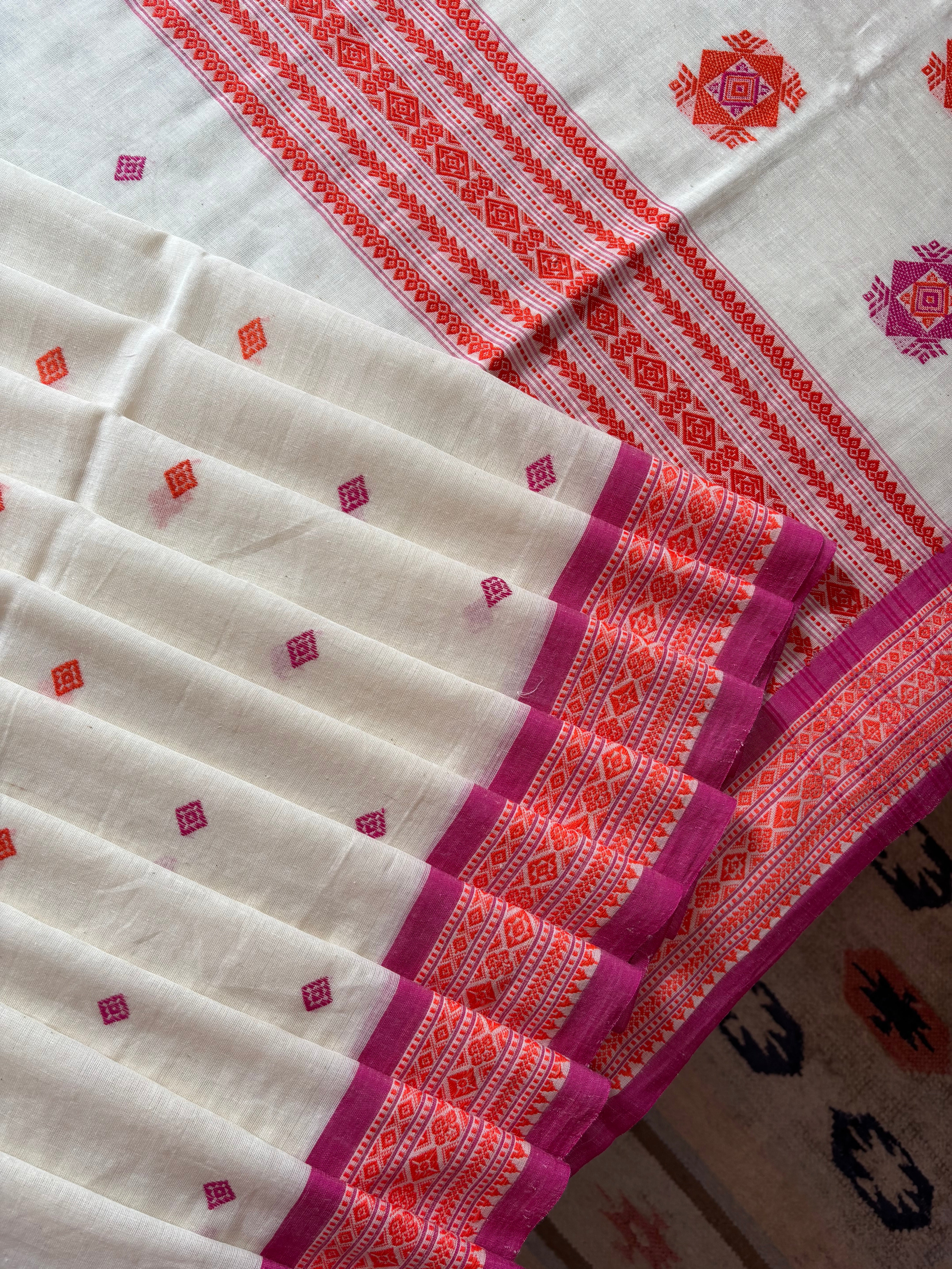 Handwoven Offwhite Phulia Cotton Saree