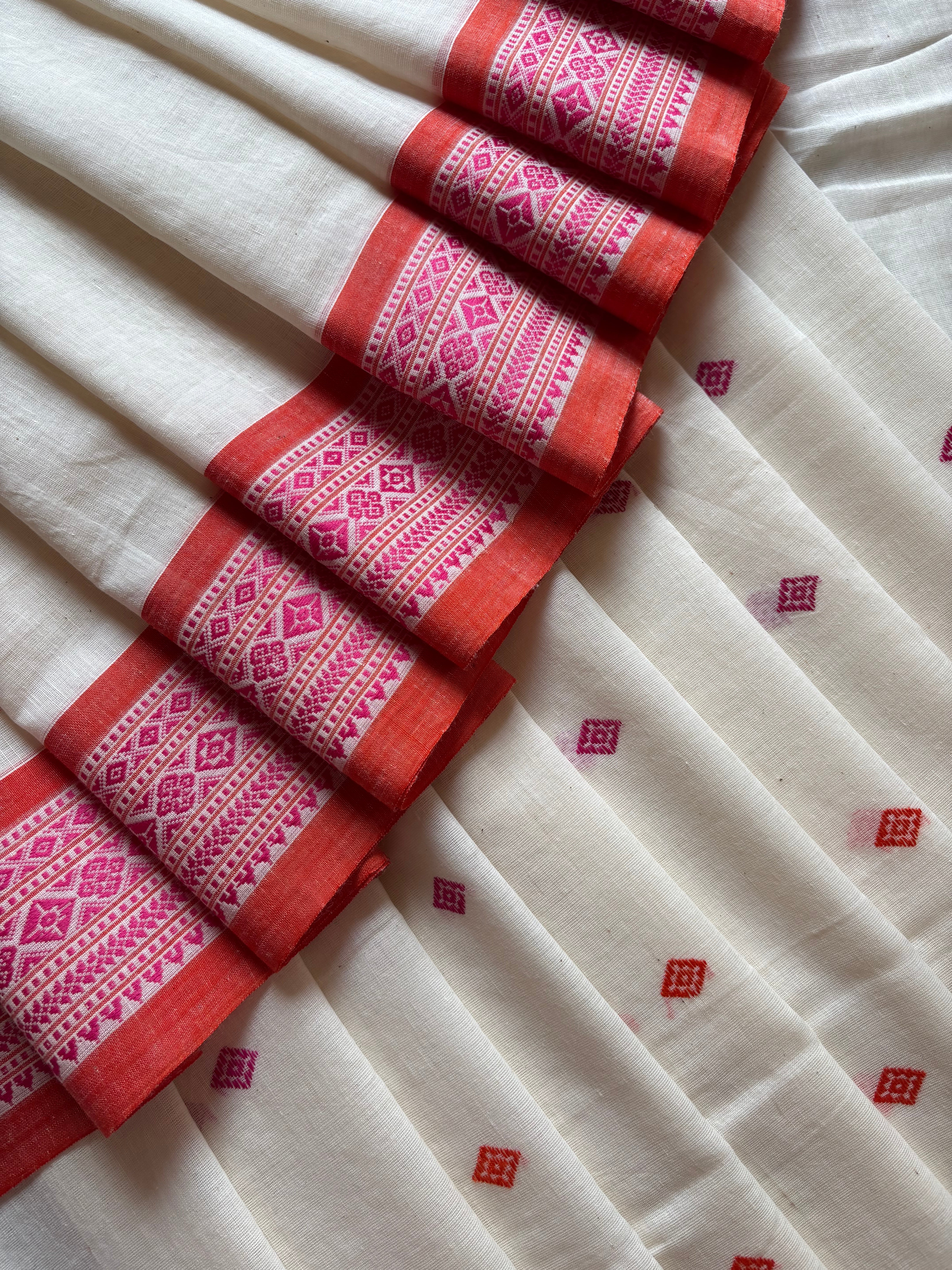 Handwoven Offwhite Phulia Cotton Saree