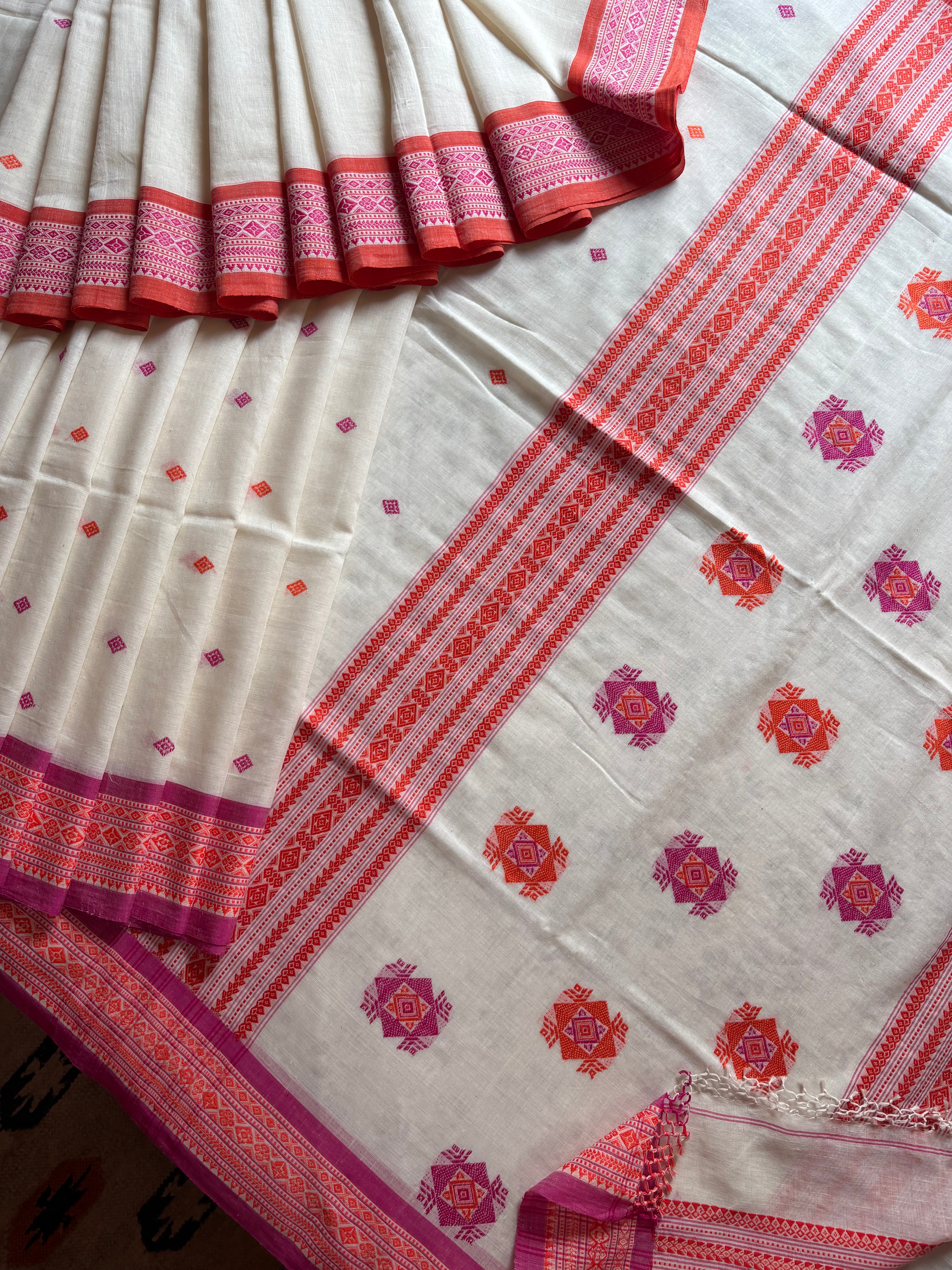 Handwoven Offwhite Phulia Cotton Saree