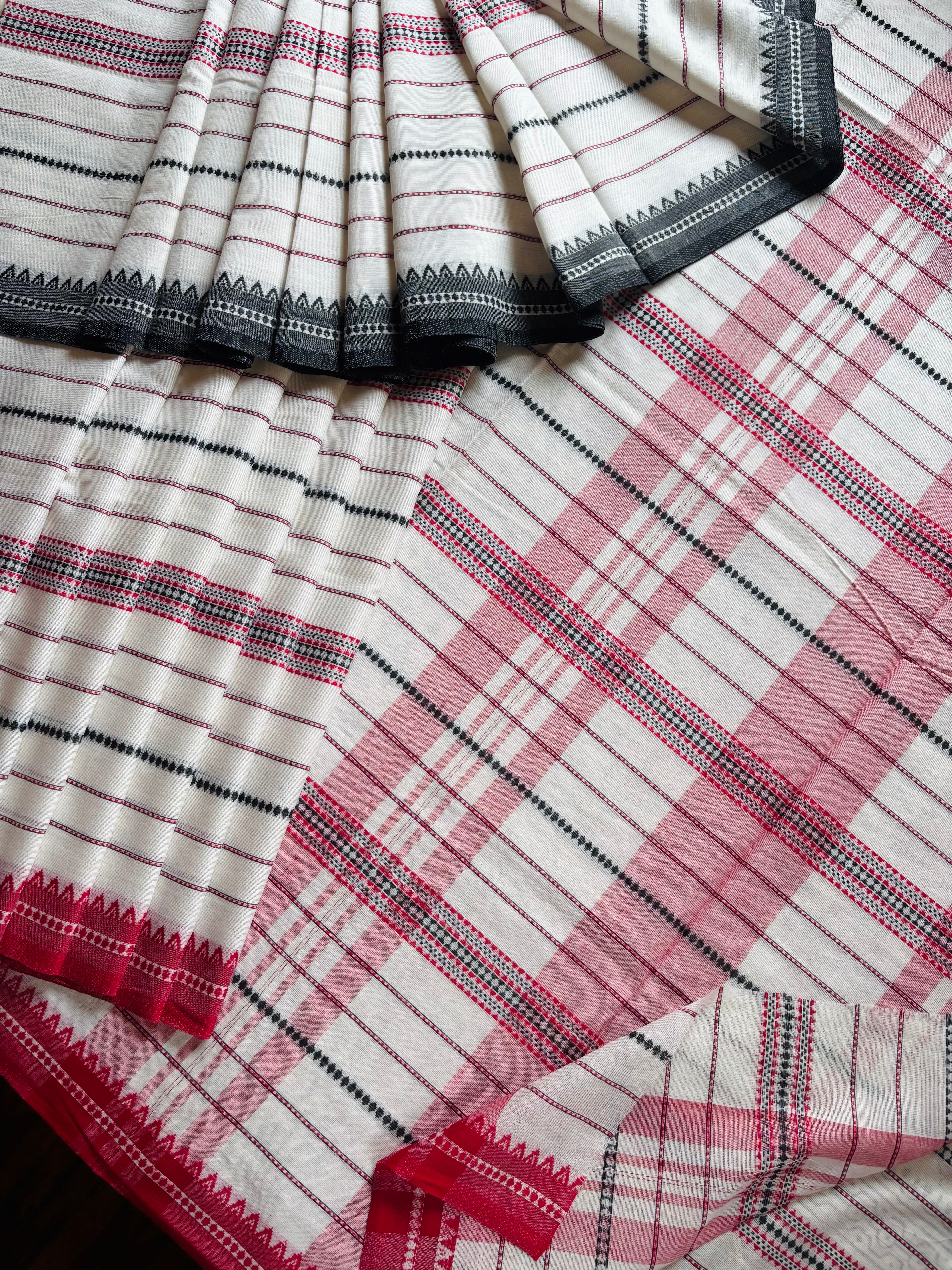 Handwoven Offwhite Colour Cotton Dhonekhali Saree