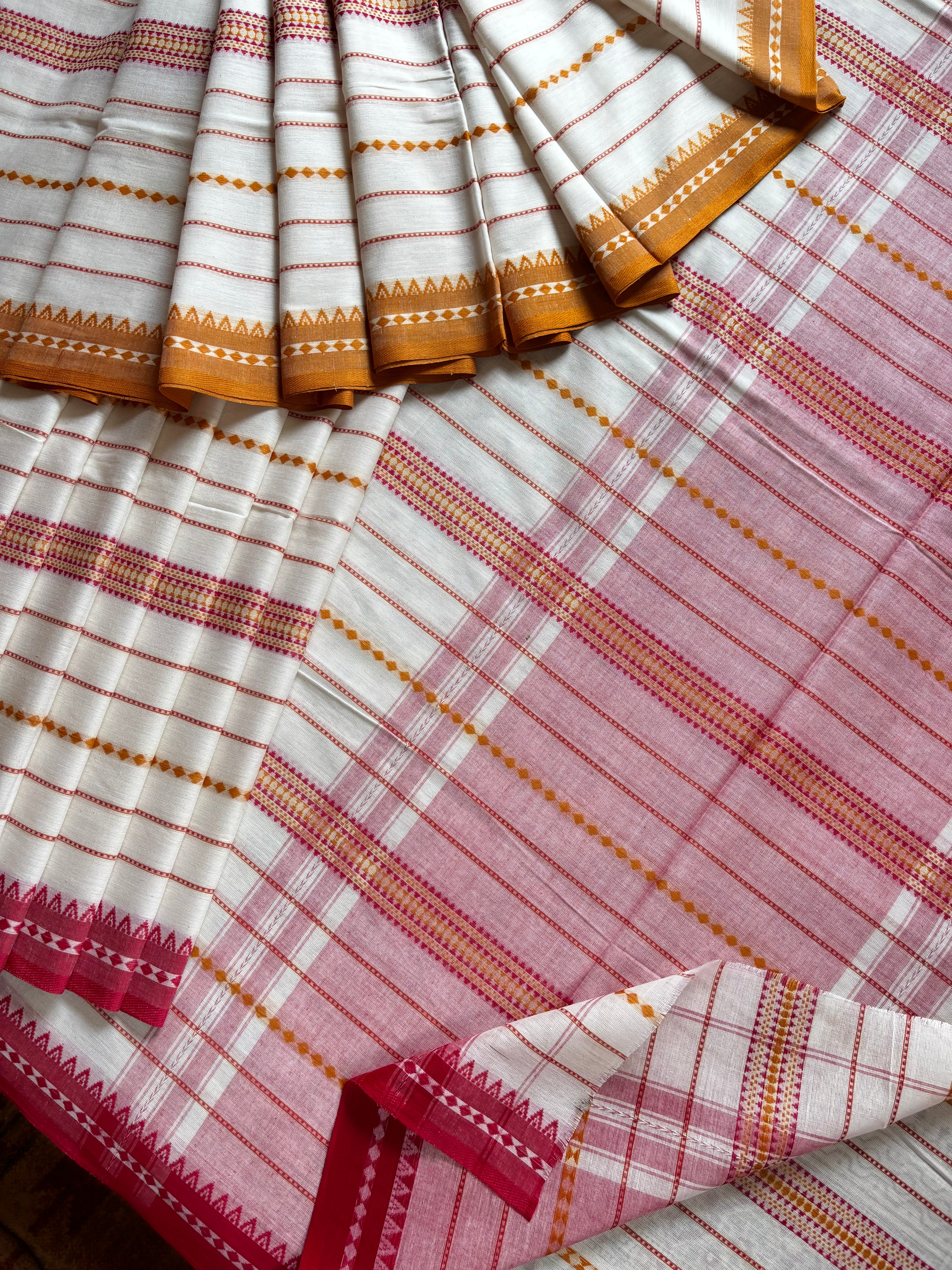Handwoven Ofwhite Colour Cotton Dhonekhali Saree