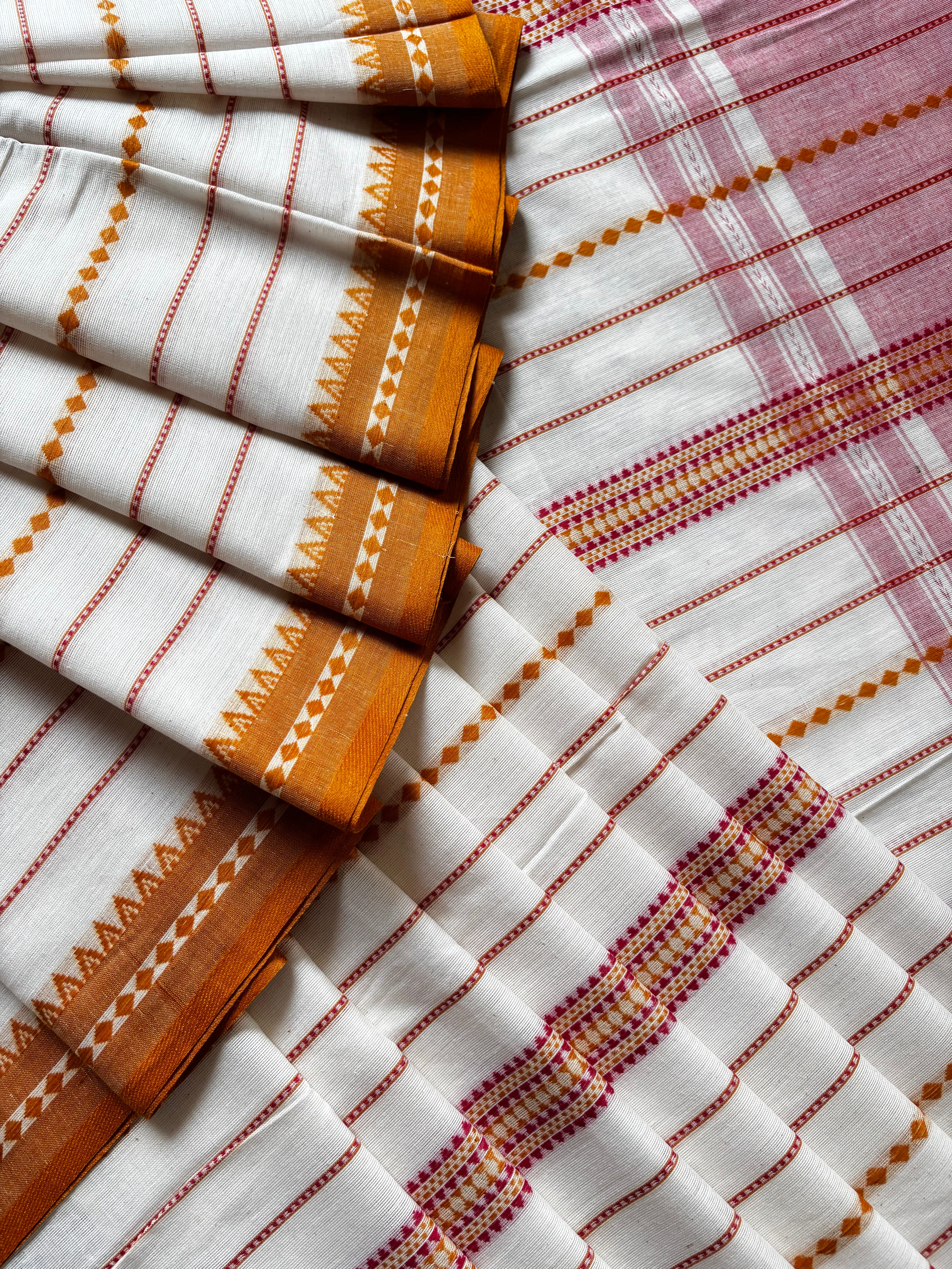 Handwoven Ofwhite Colour Cotton Dhonekhali Saree