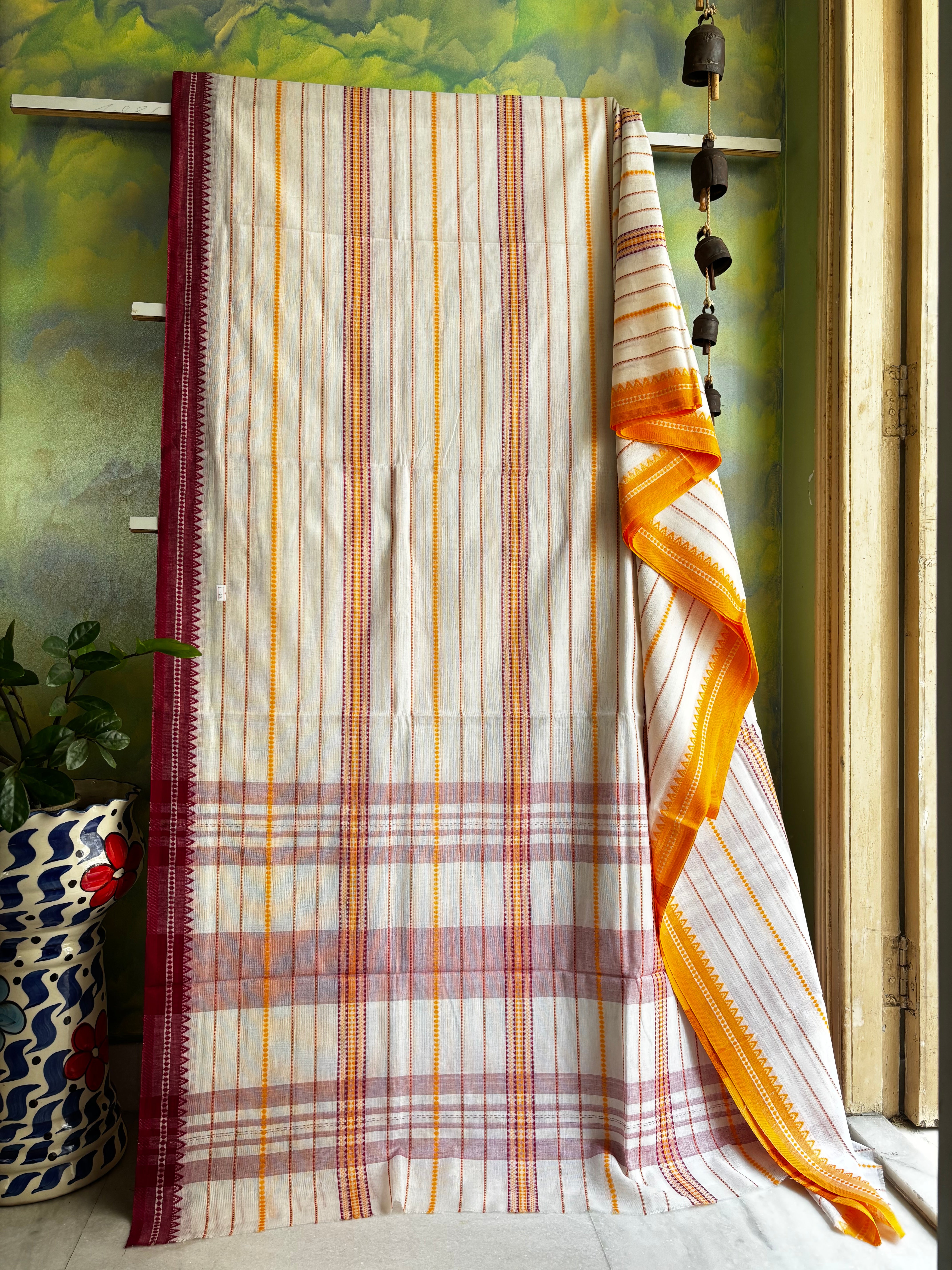 Handwoven Offwhite Colour Cotton Dhonekhali Saree