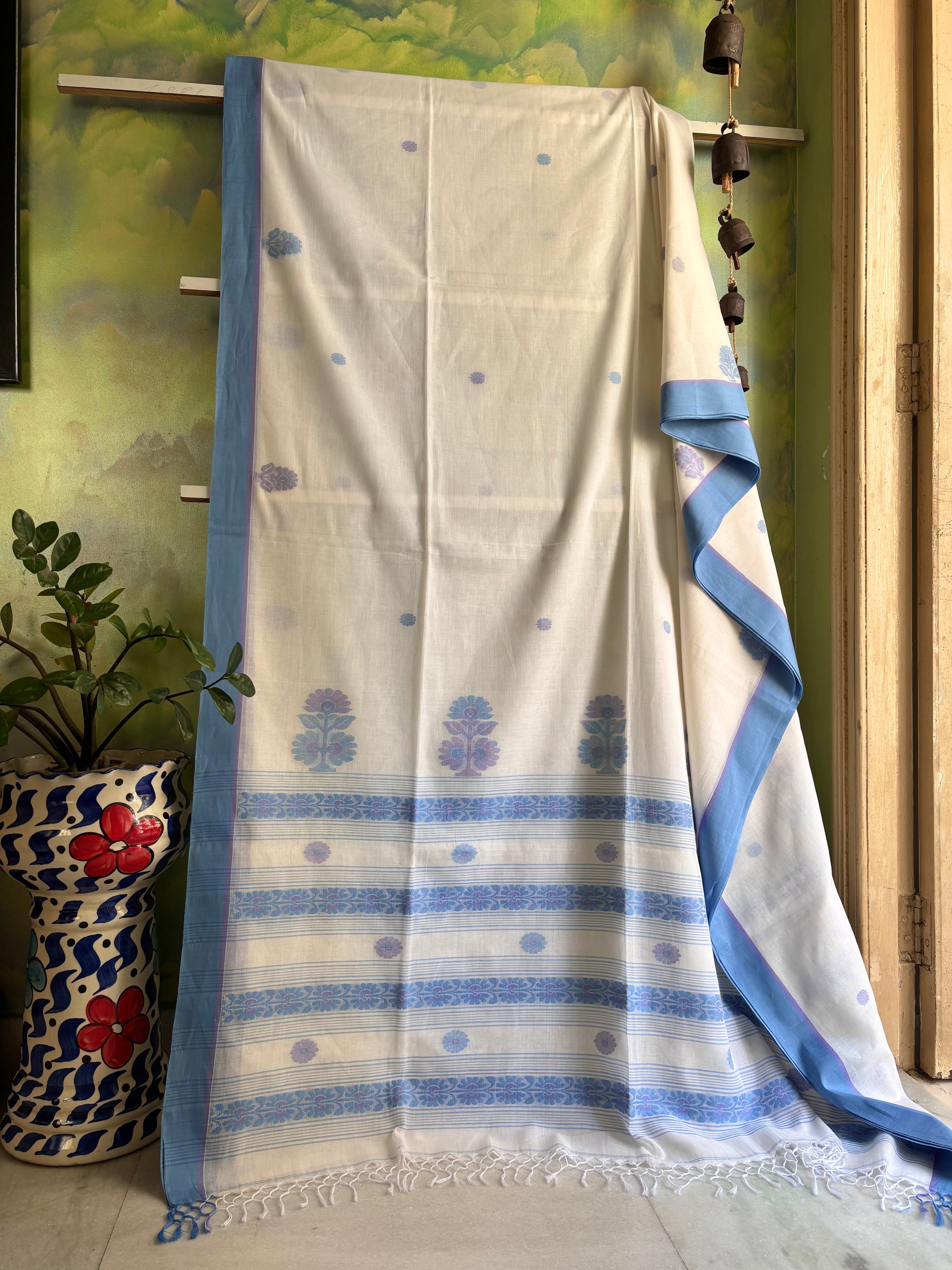 Handwoven White Cotton Jamdani Saree