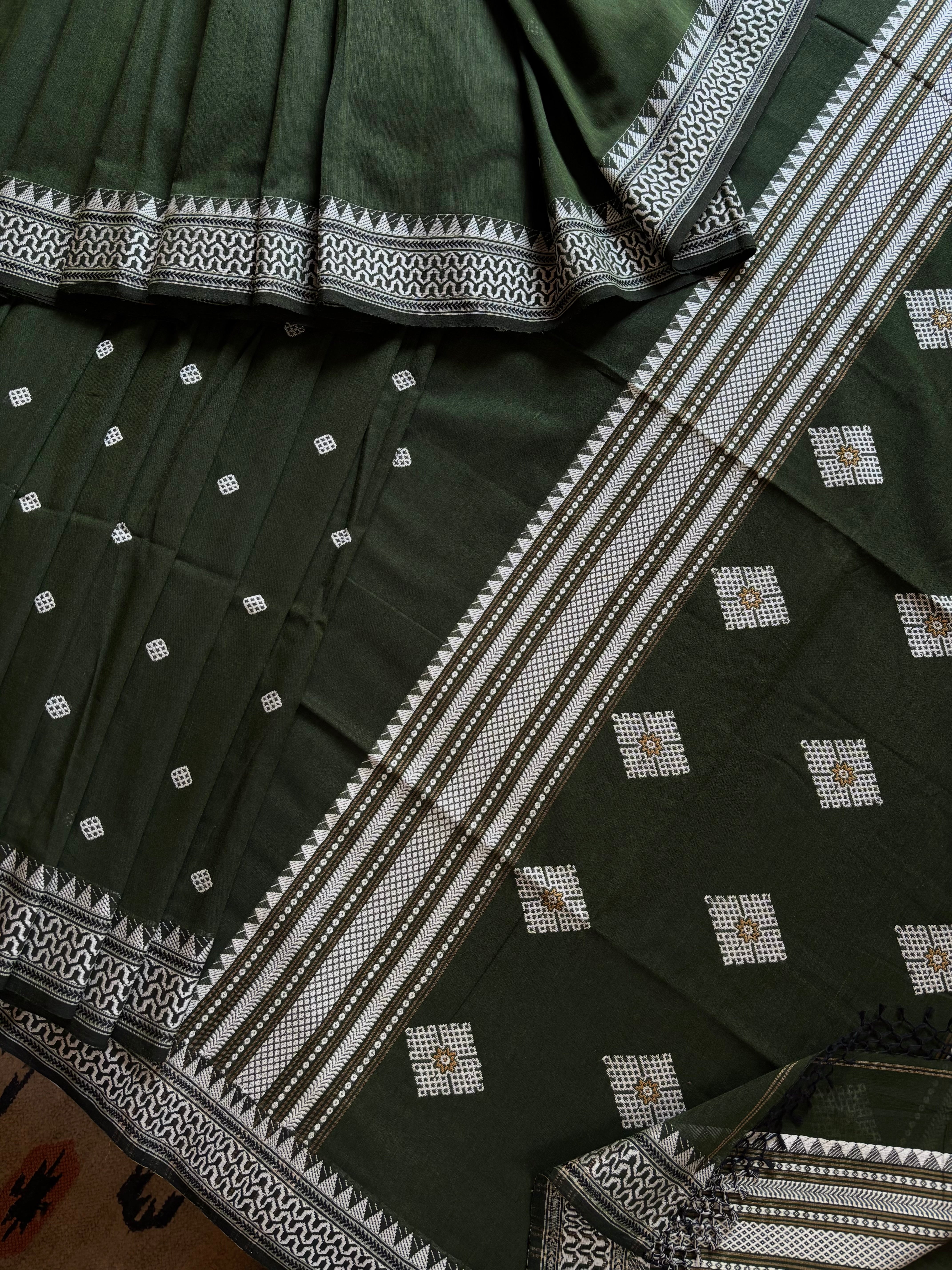 Handwoven Bottle Green Phulia Cotton Saree