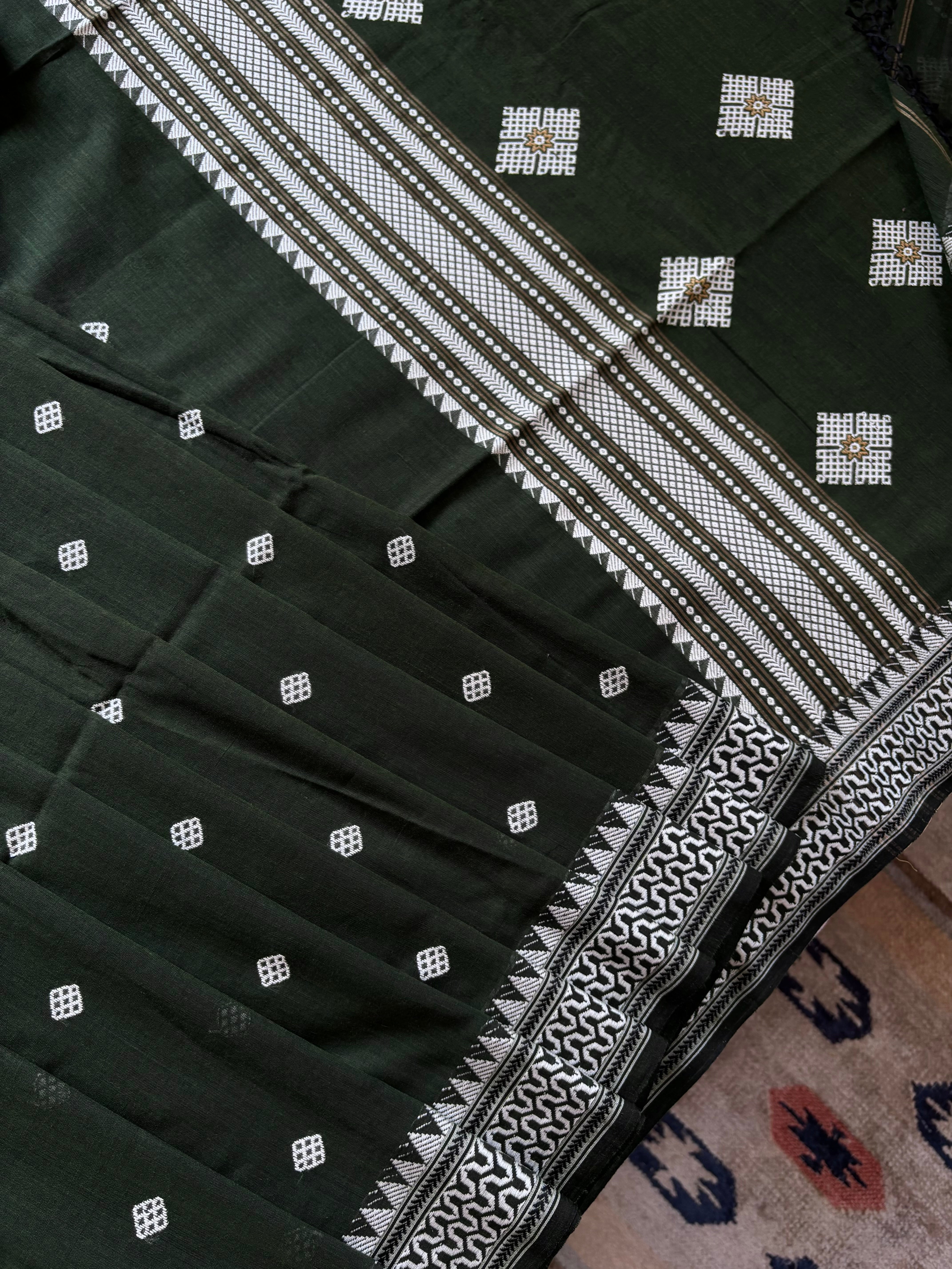 Handwoven Bottle Green Phulia Cotton Saree