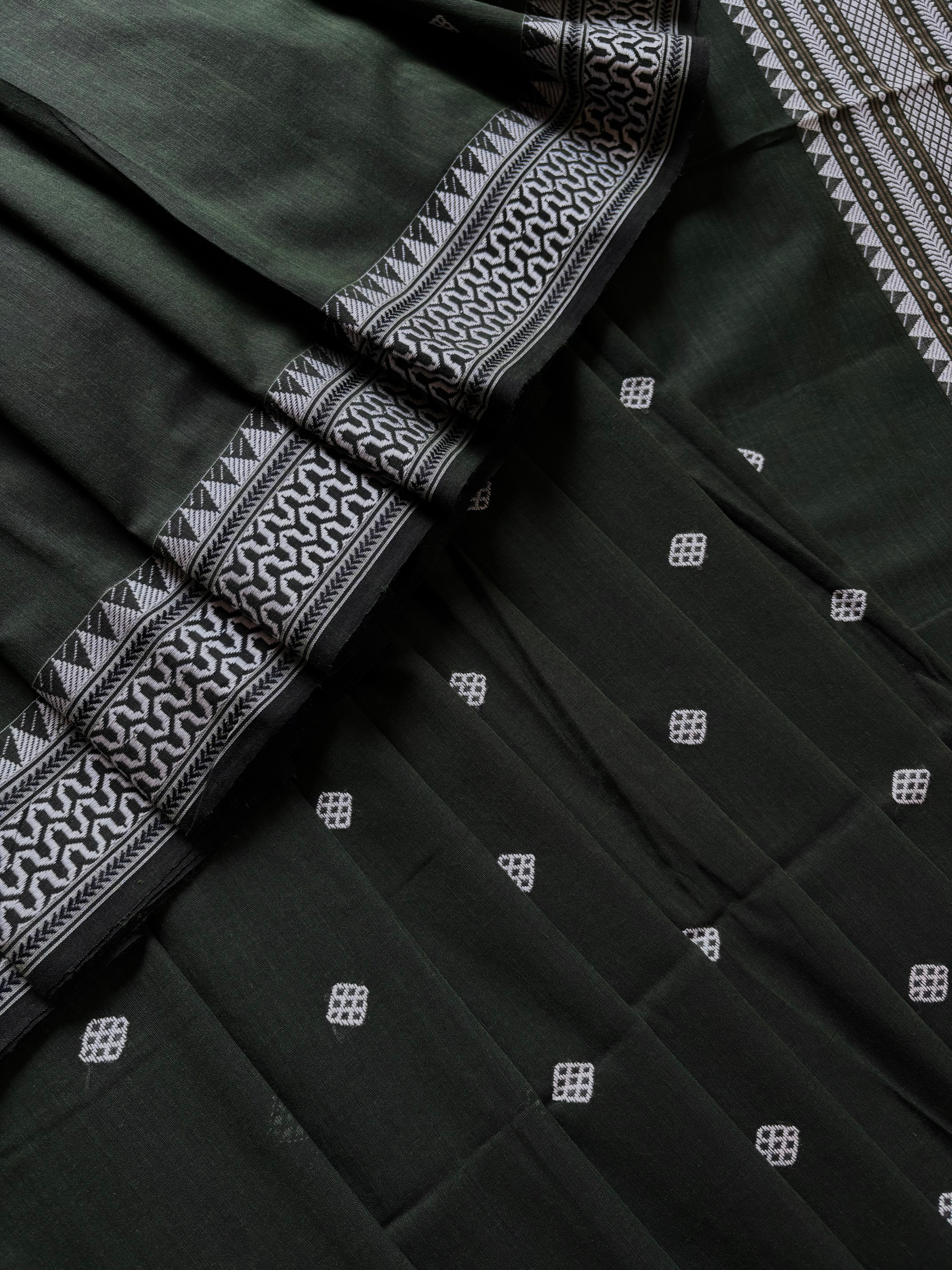 Handwoven Bottle Green Phulia Cotton Saree