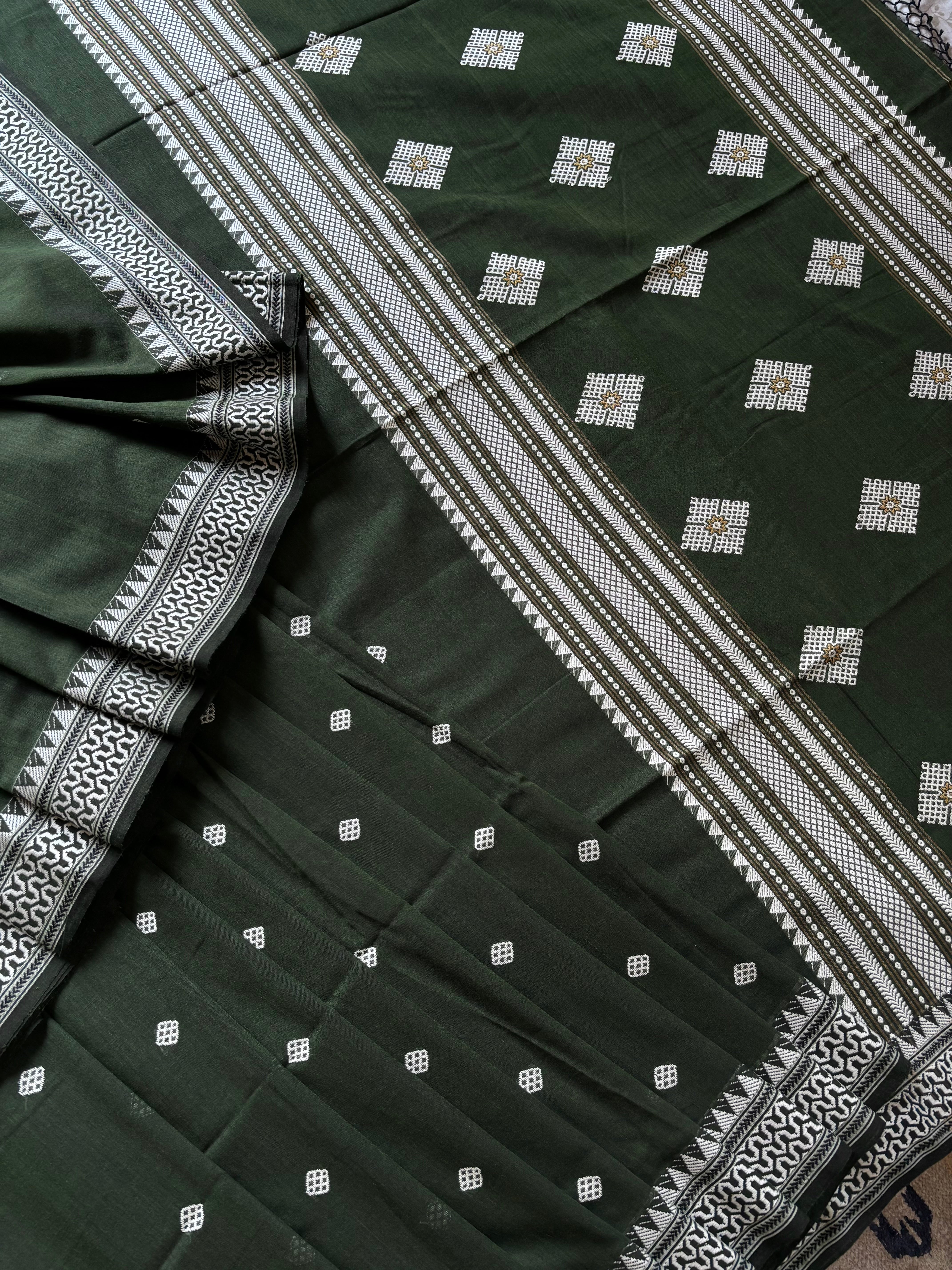 Handwoven Bottle Green Phulia Cotton Saree