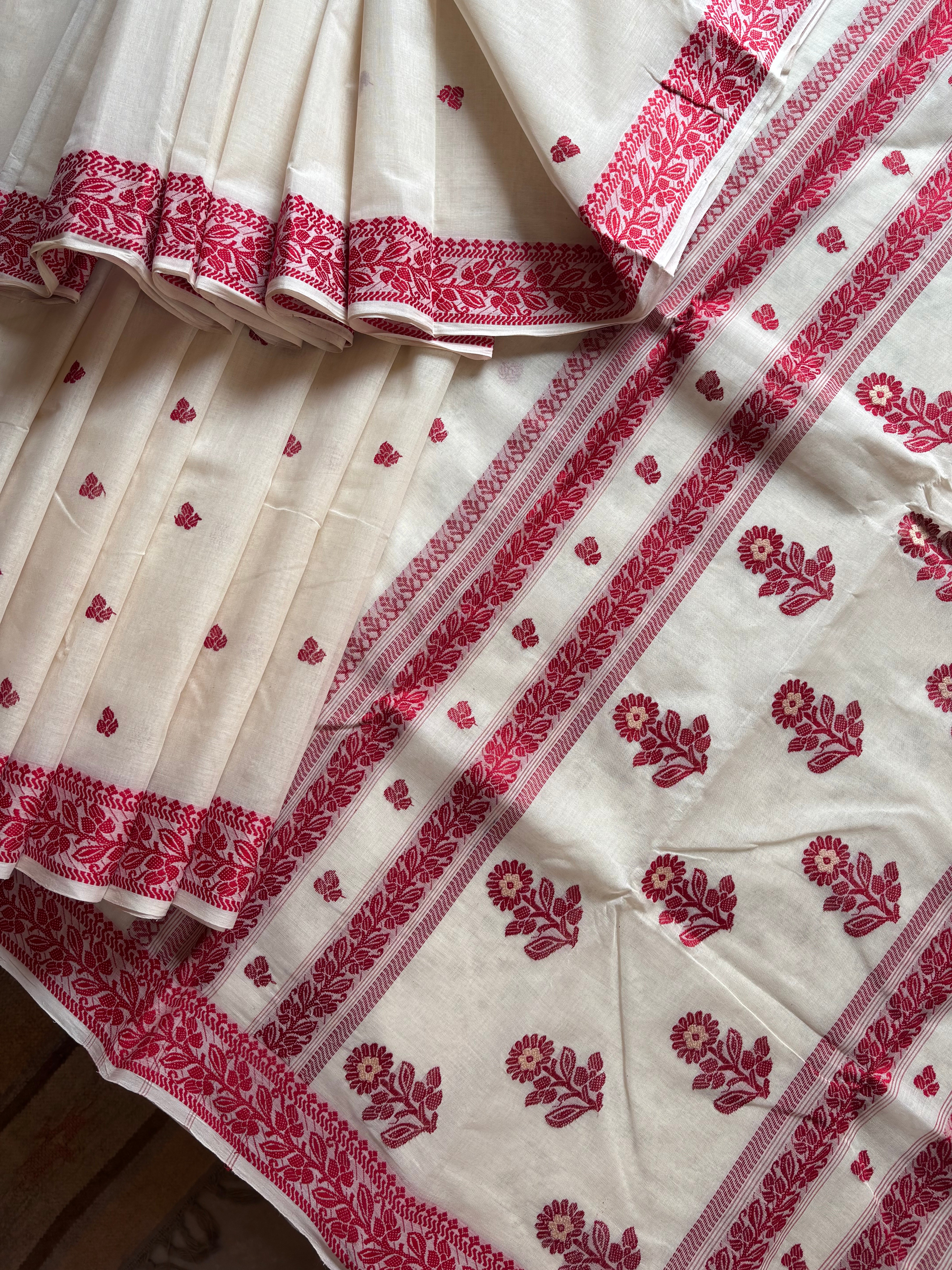 Handwoven Offwhite Red Tangail Cotton Saree