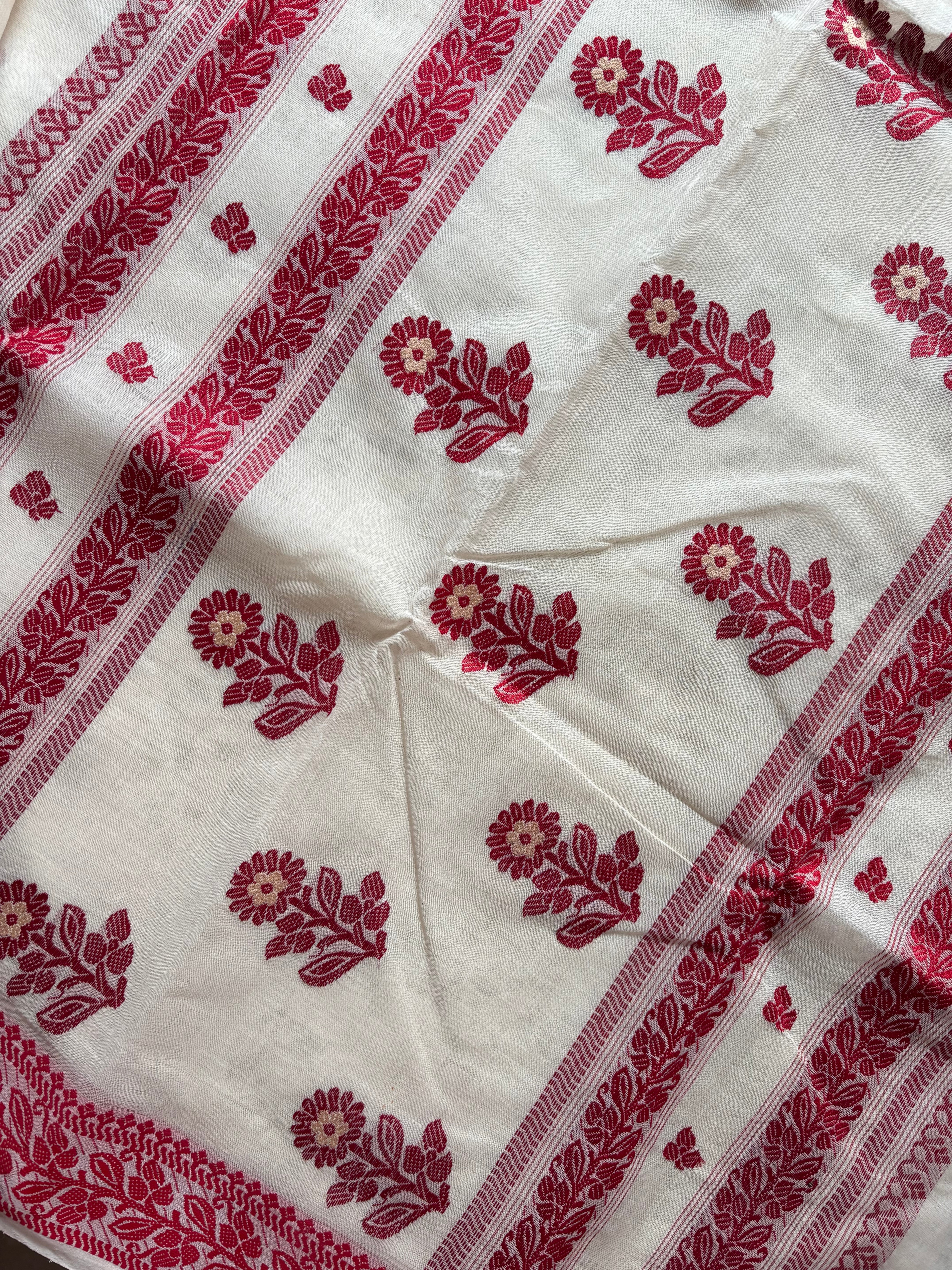 Handwoven Offwhite Red Tangail Cotton Saree