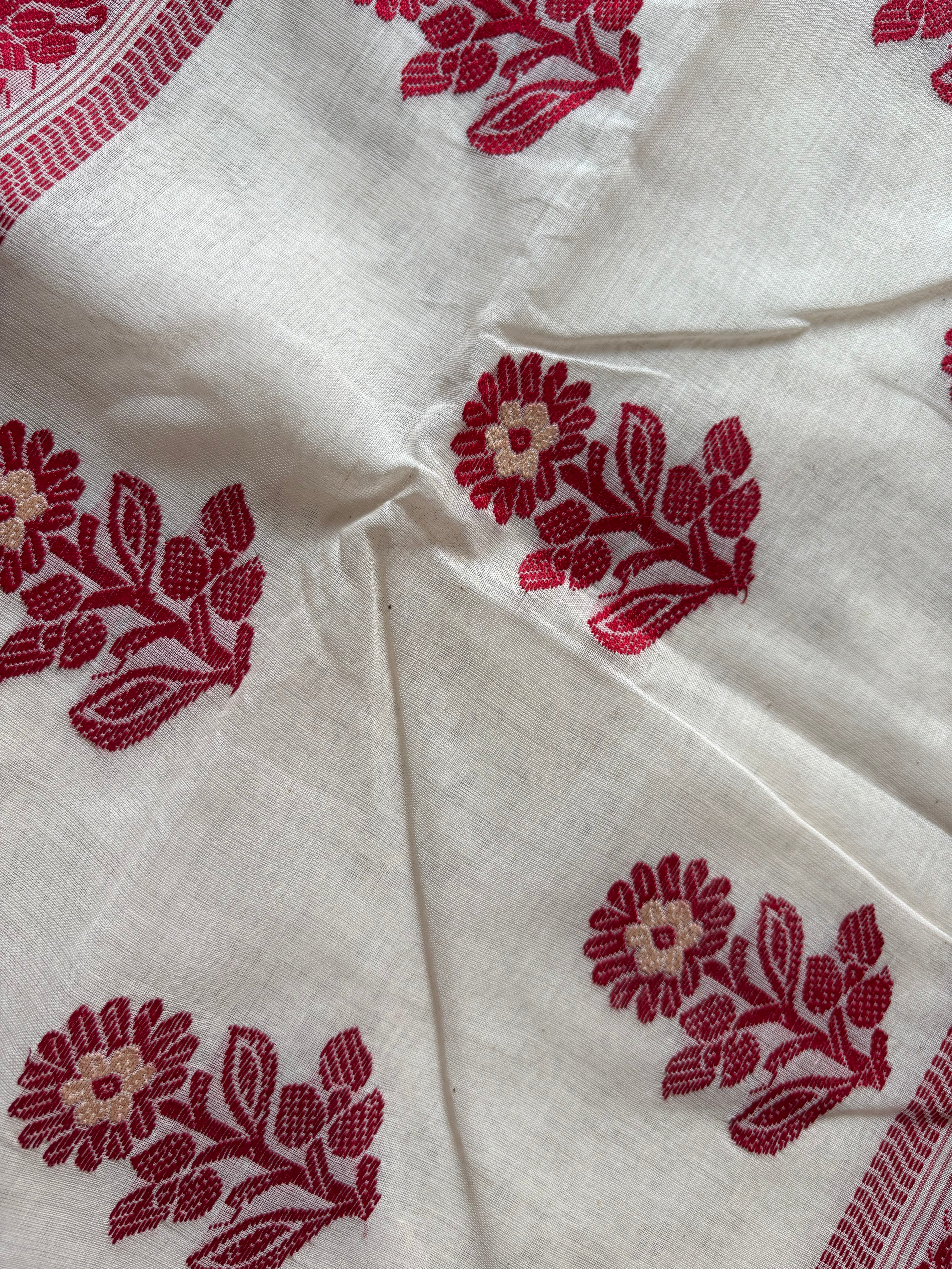 Handwoven Offwhite Red Tangail Cotton Saree