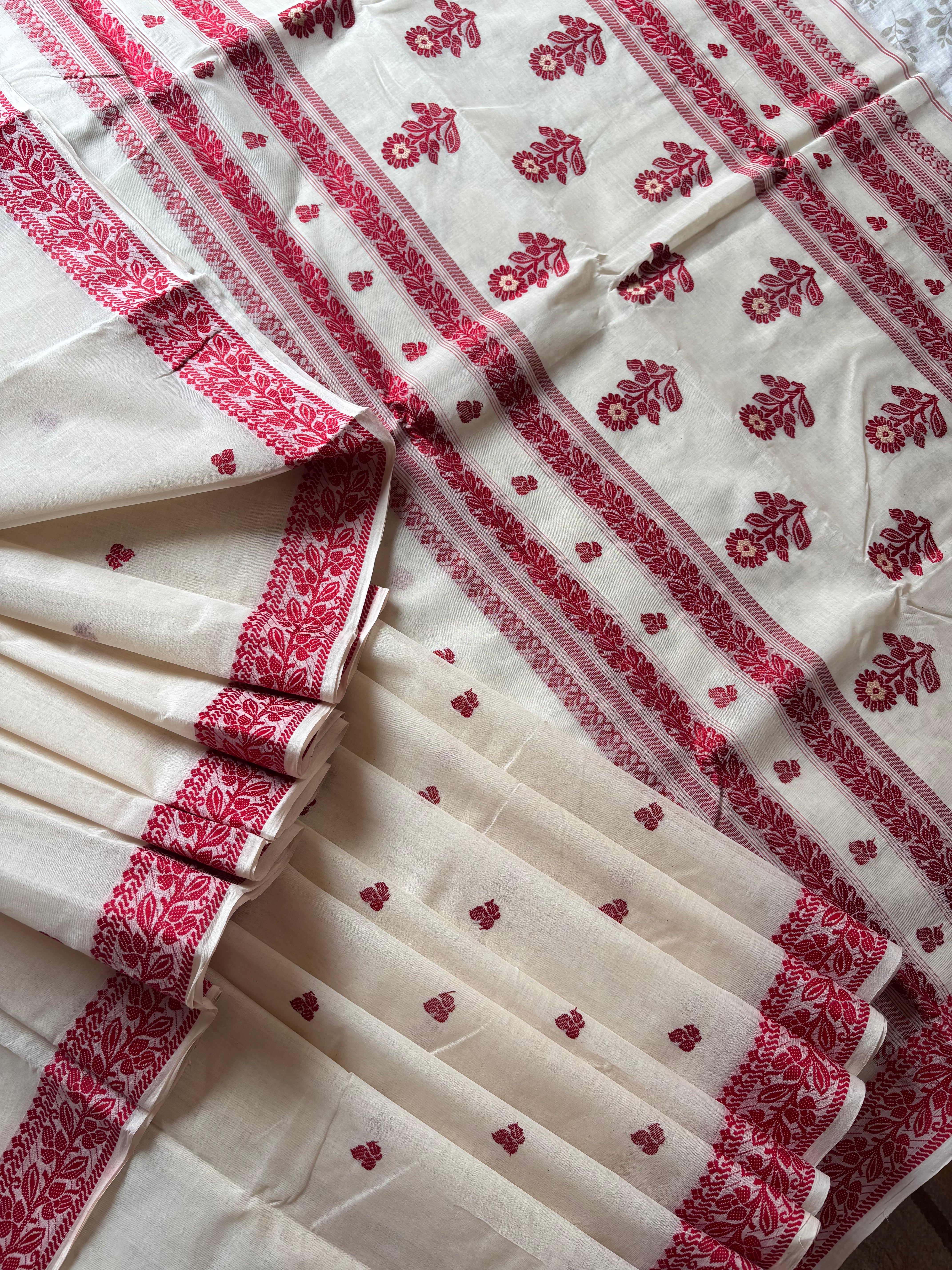 Handwoven Offwhite Red Tangail Cotton Saree