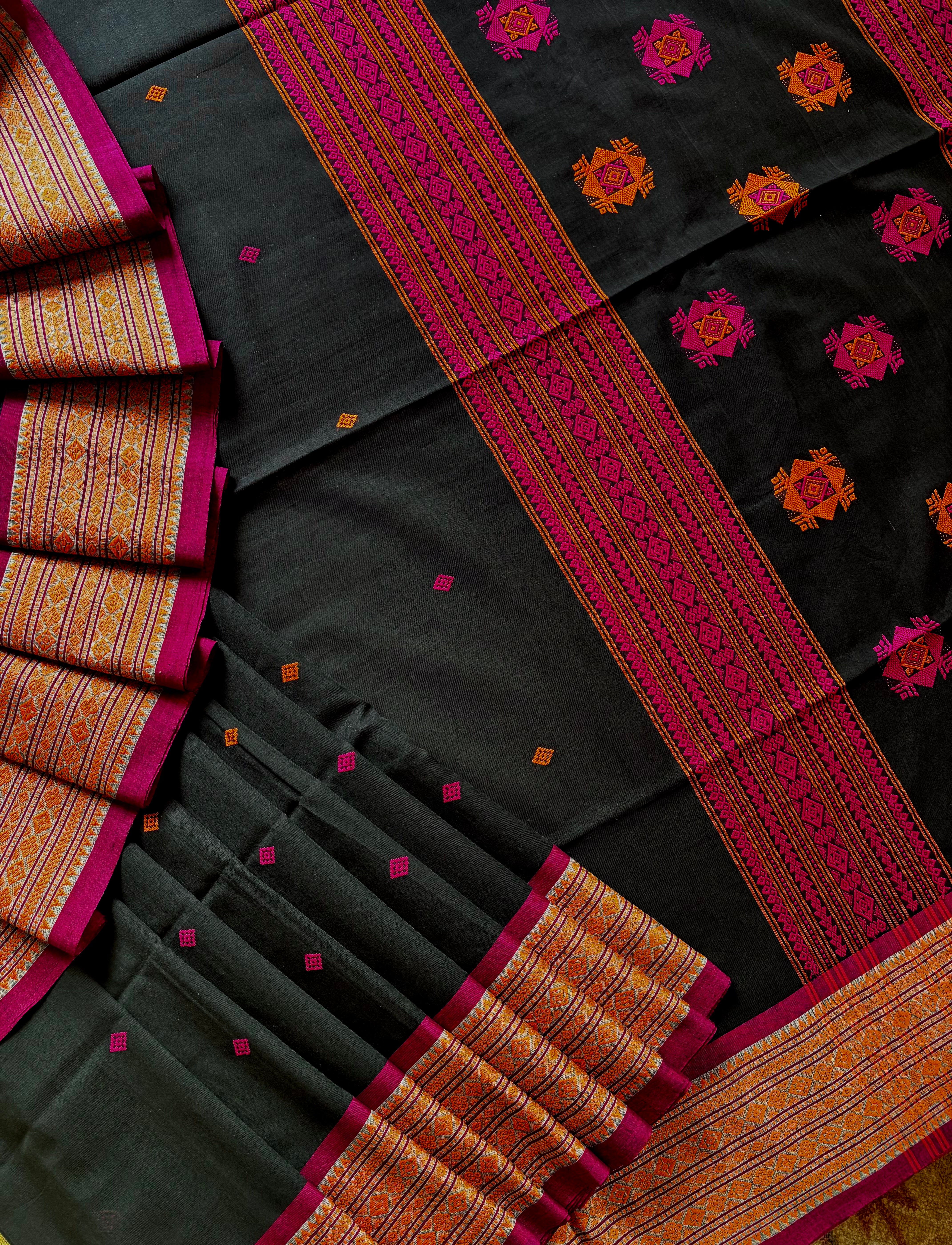 Handwoven Black Colour Phulia Cotton Saree