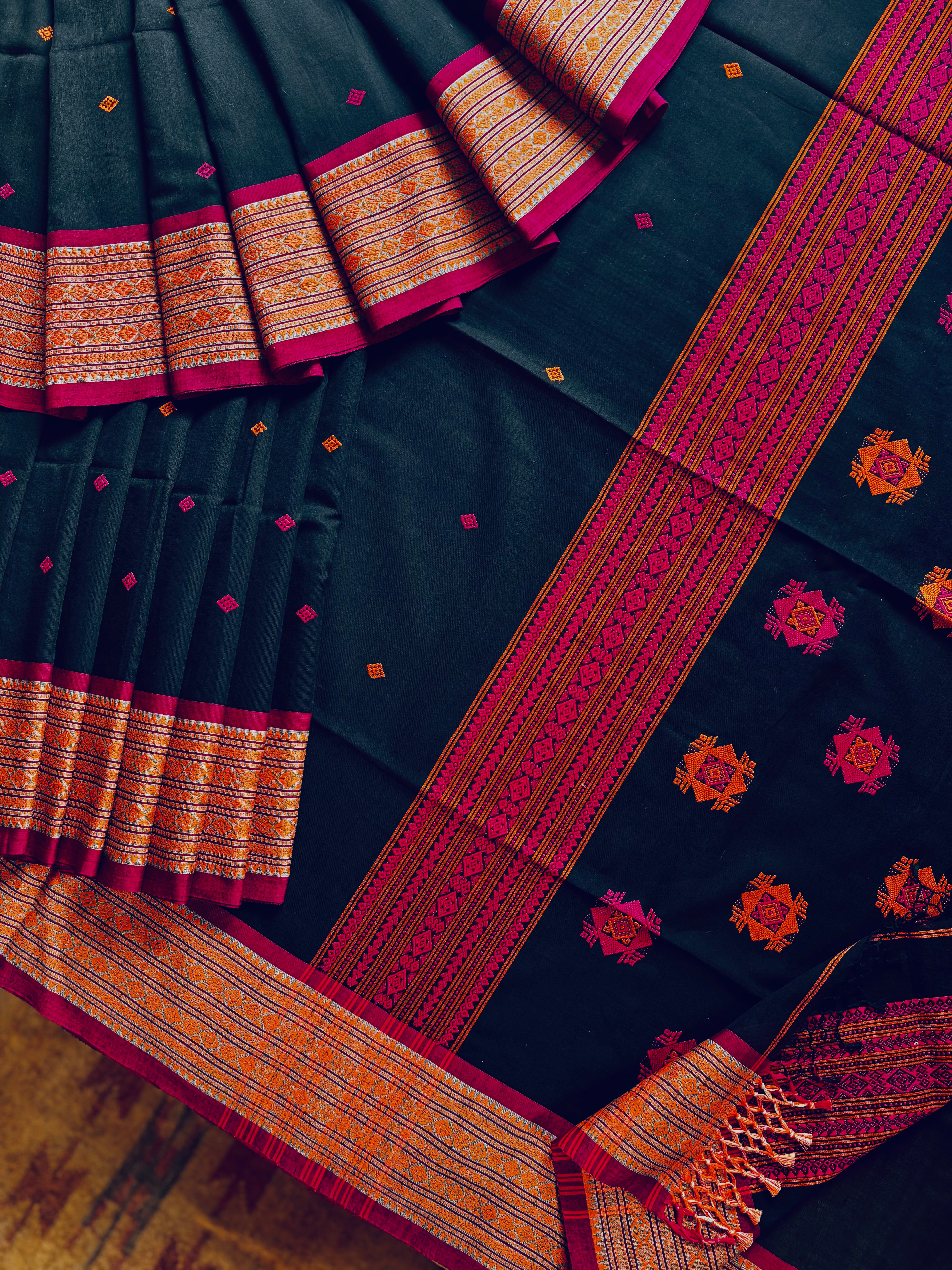 Handwoven Black Colour Phulia Cotton Saree