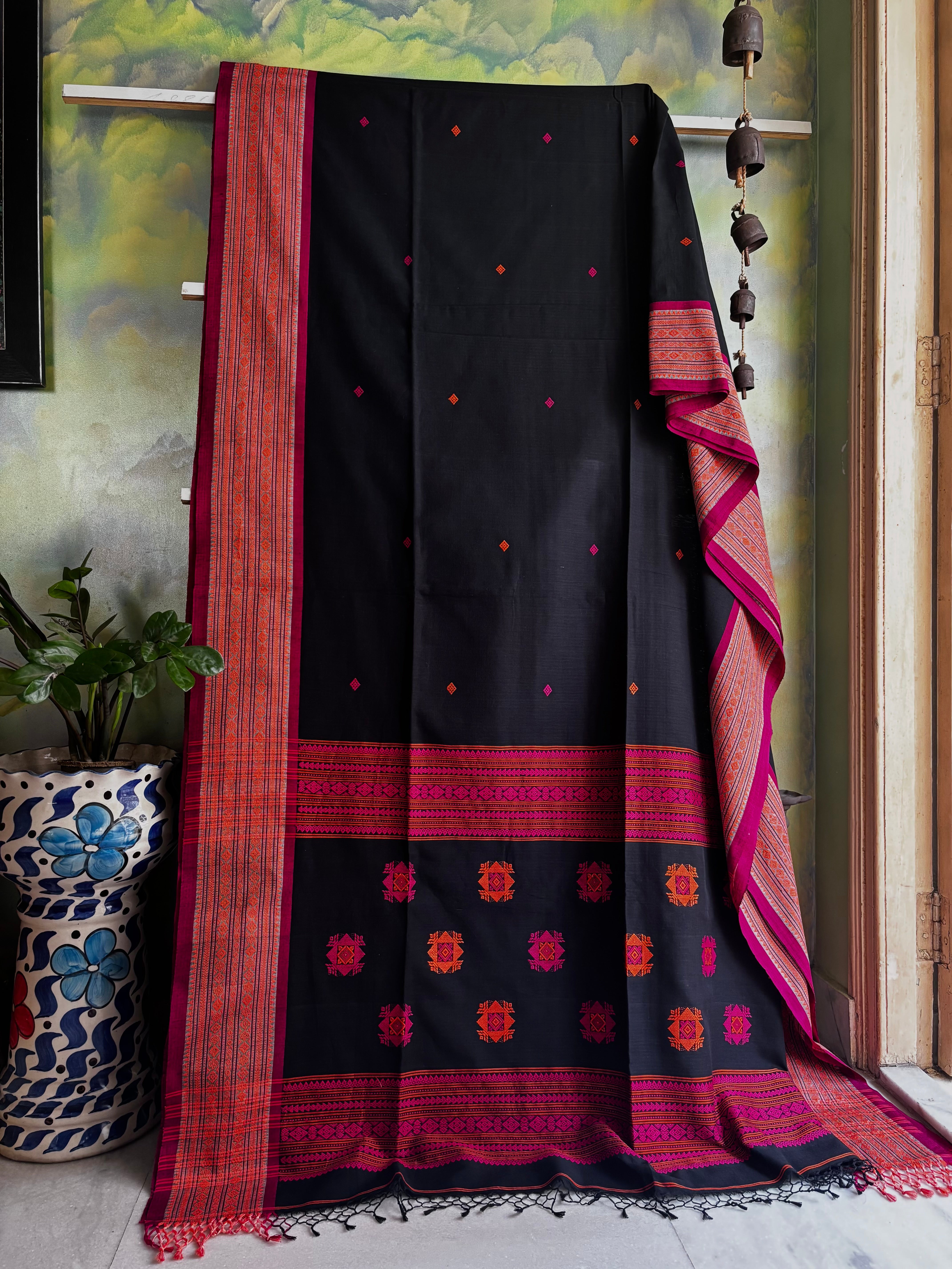 Handwoven Black Colour Phulia Cotton Saree