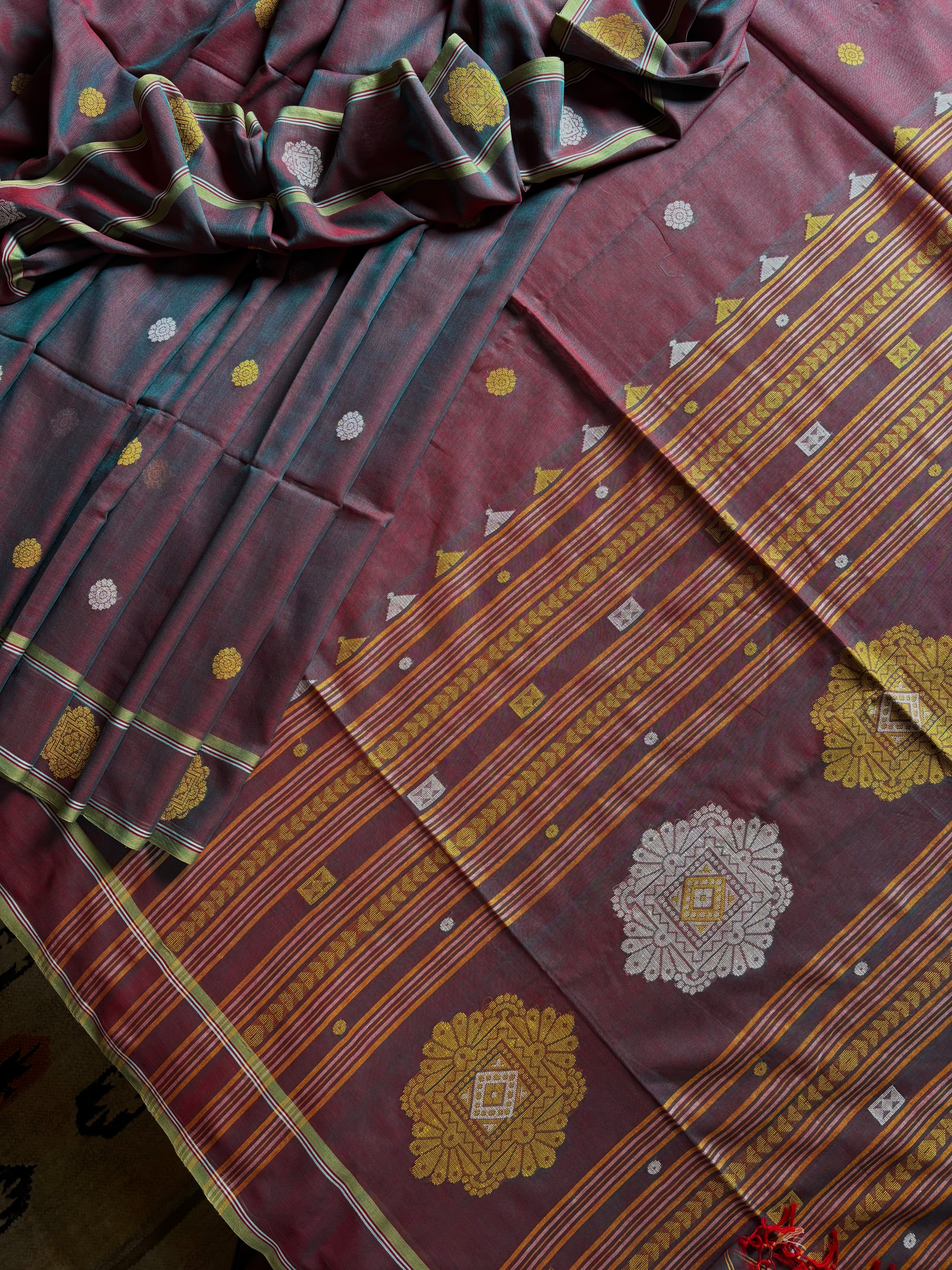 Handwoven Red Rama Green Dual Toned Cotton Jamdani Saree