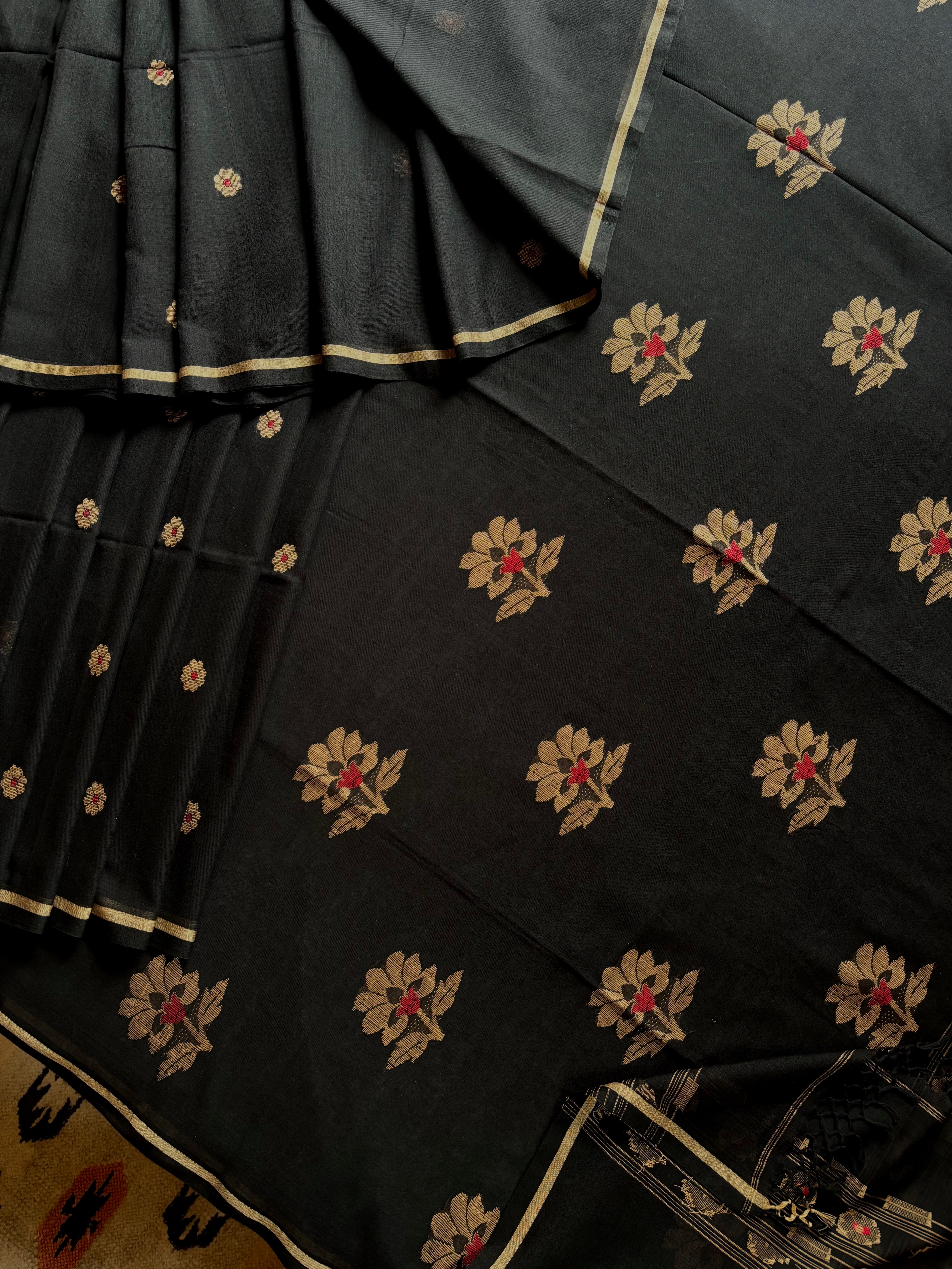 Handwoven Black Colour Cotton Jamdani Saree