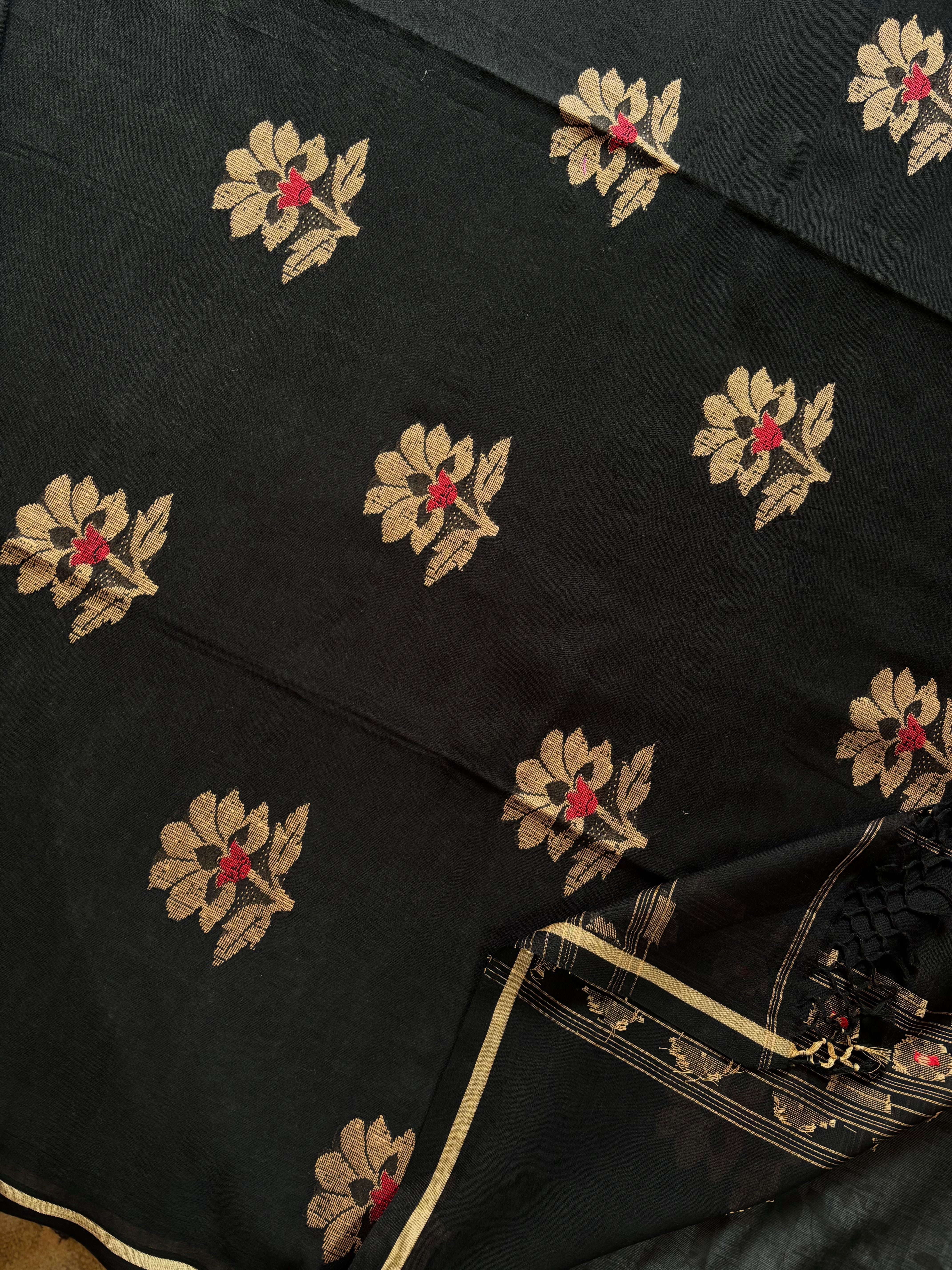 Handwoven Black Colour Cotton Jamdani Saree