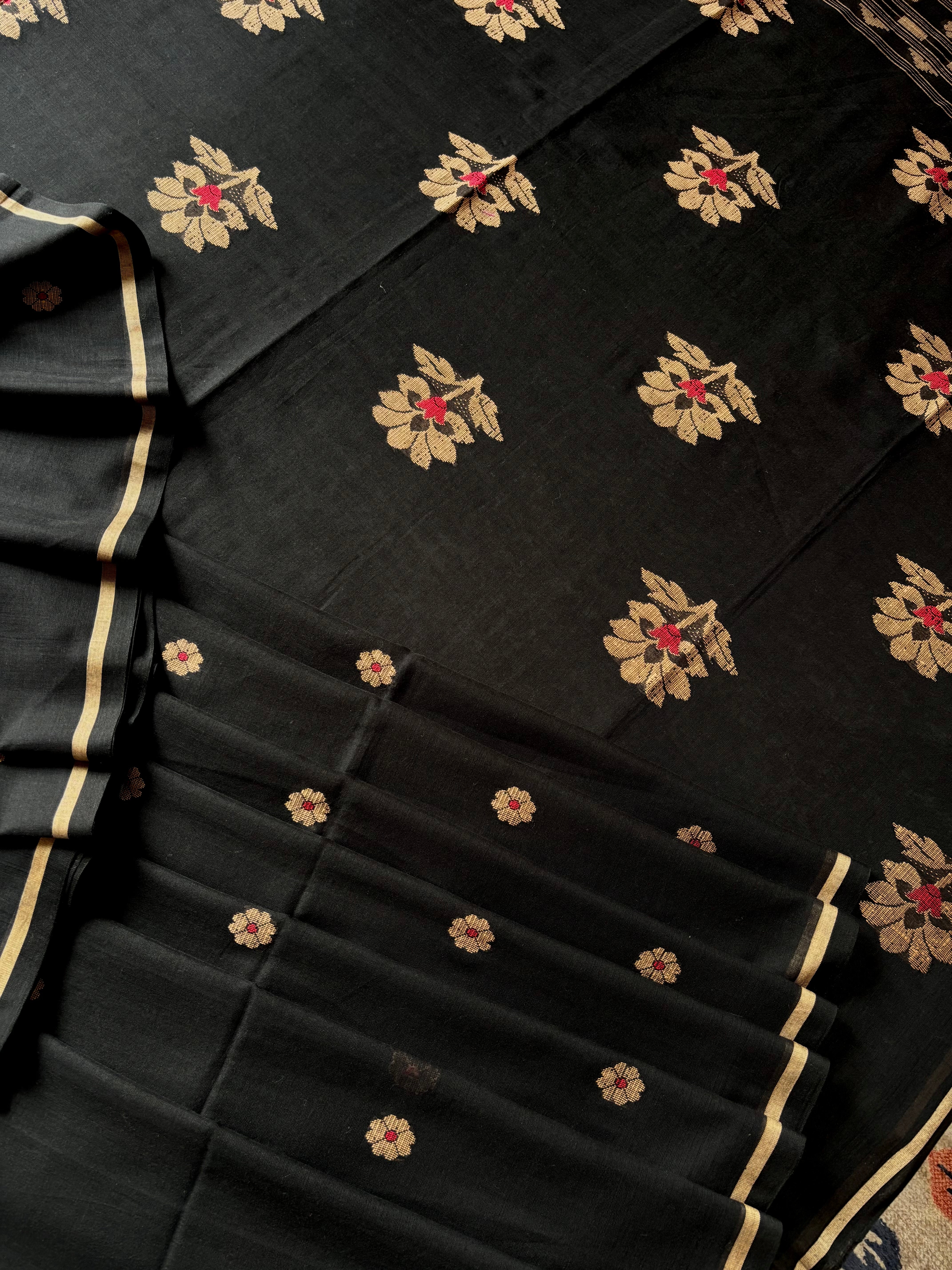 Handwoven Black Colour Cotton Jamdani Saree