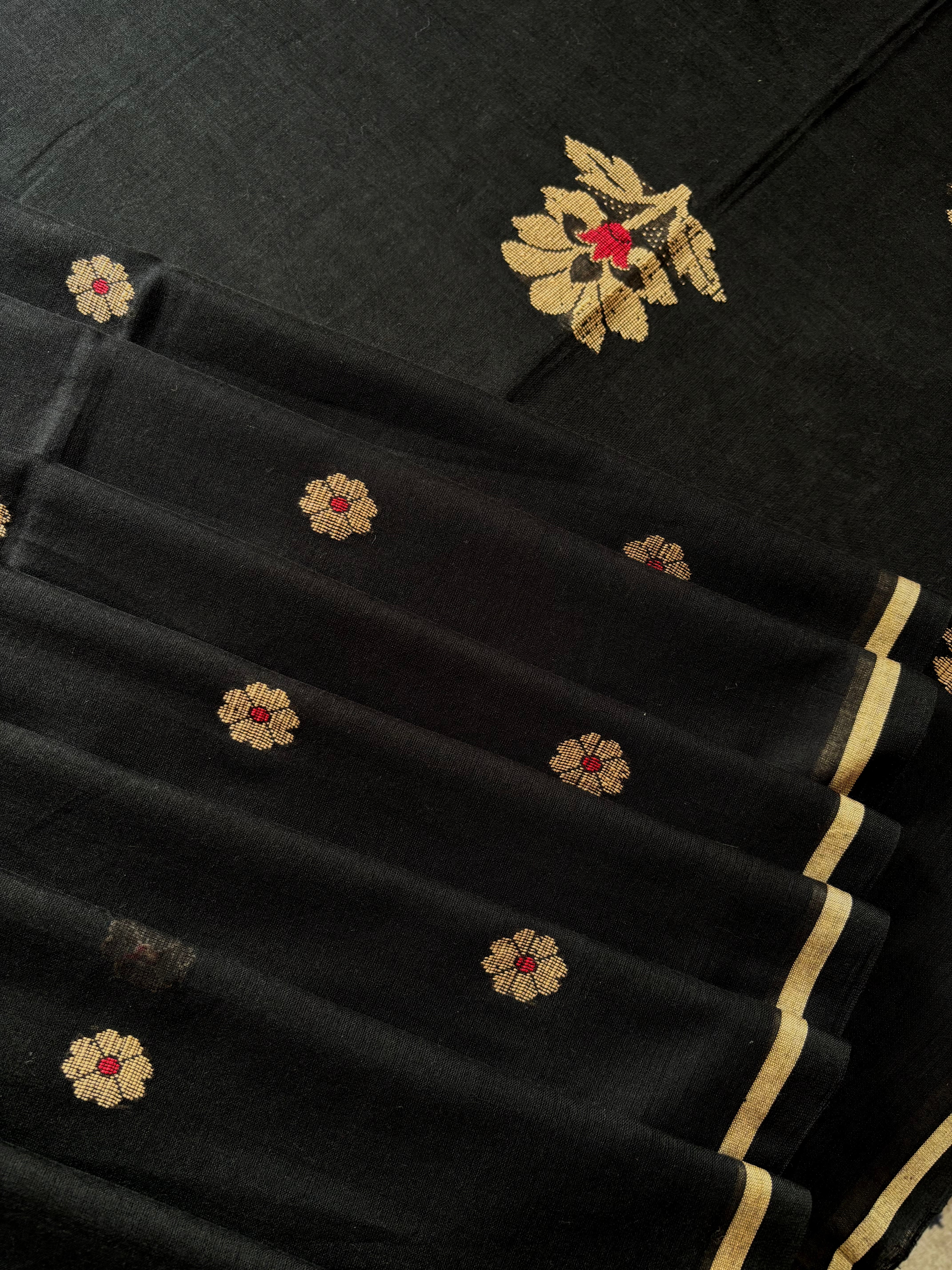 Handwoven Black Colour Cotton Jamdani Saree