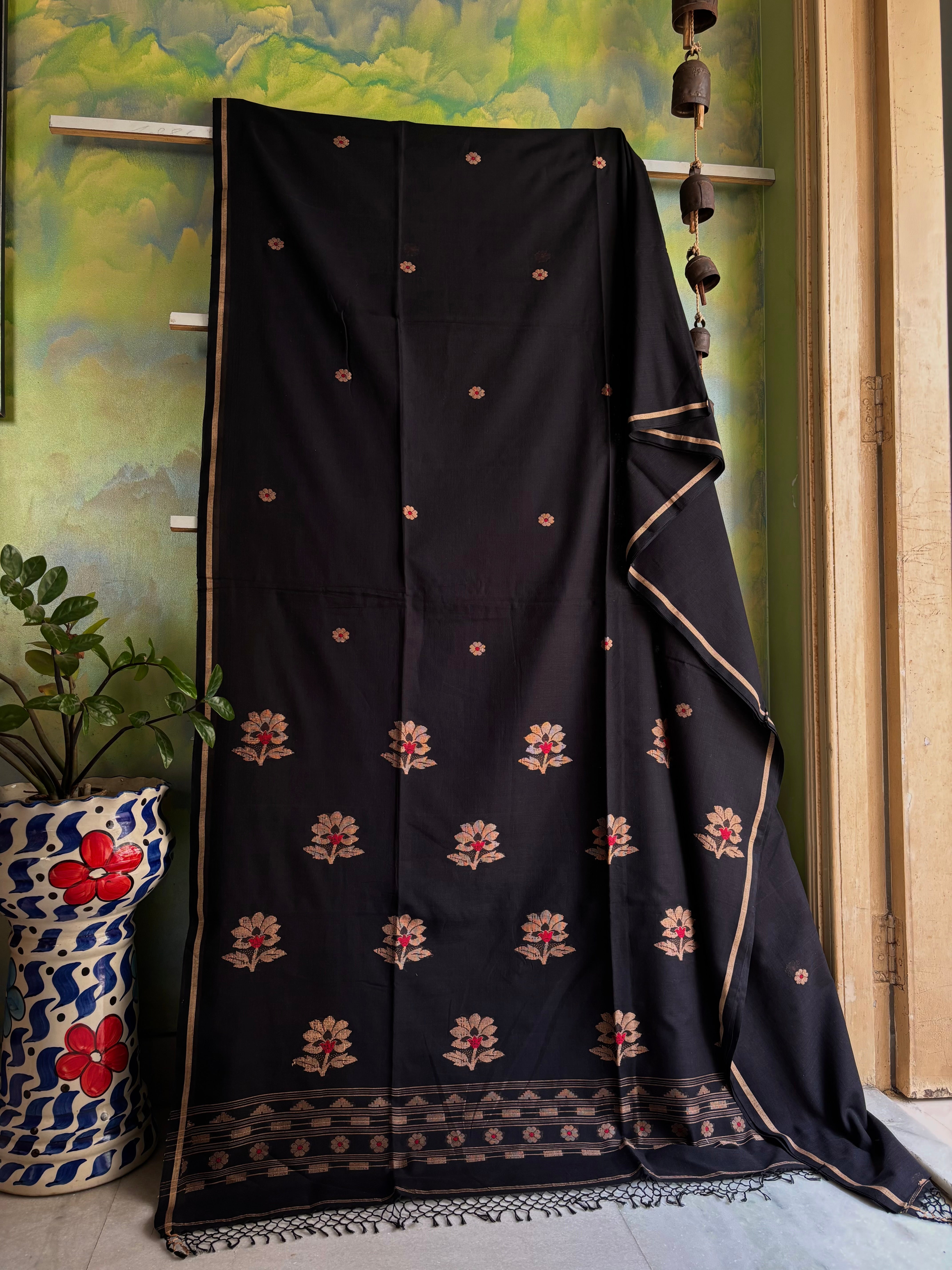 Handwoven Black Colour Cotton Jamdani Saree