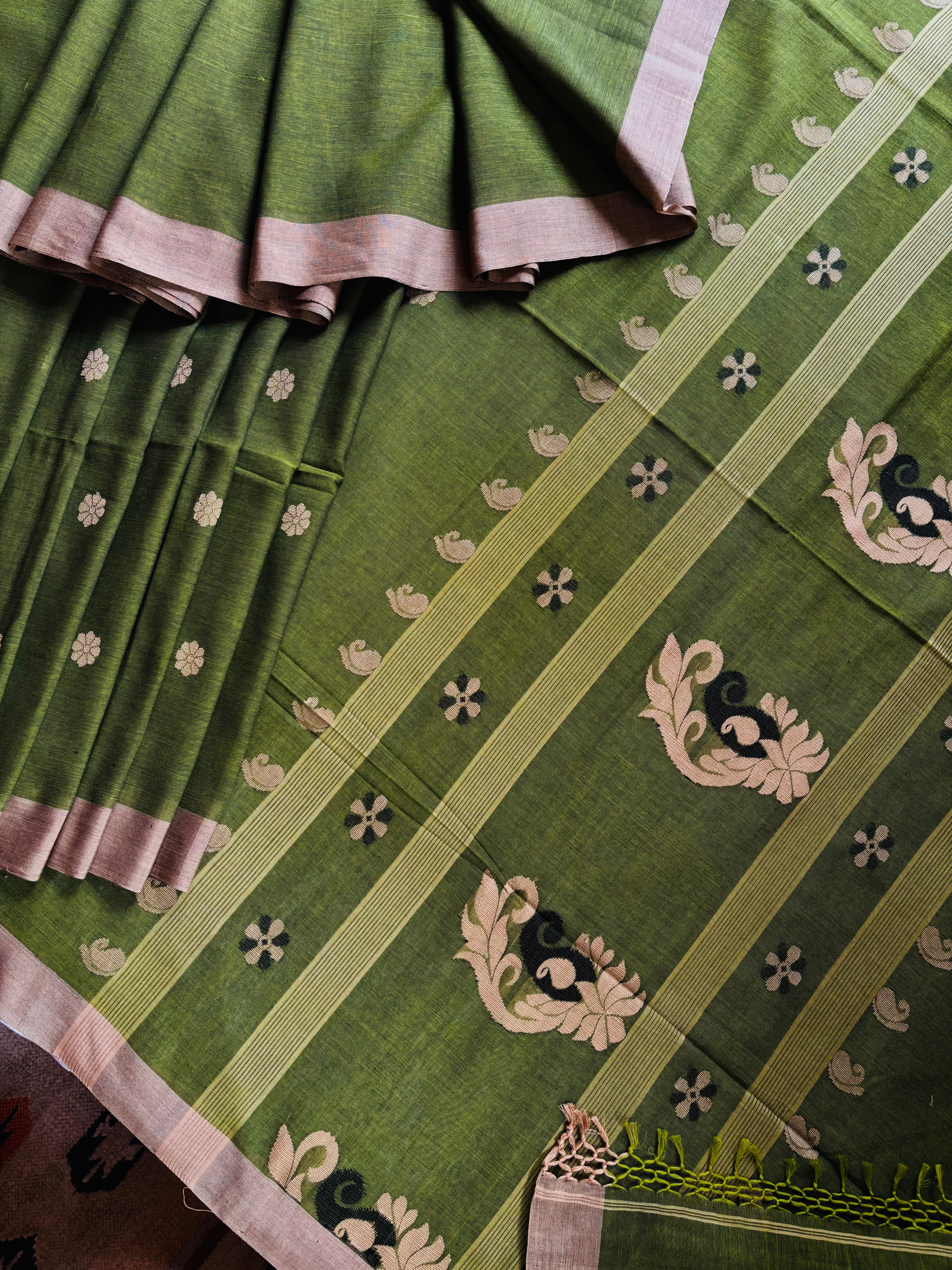 Handwoven Moss Green Colour Cotton Jamdani Saree