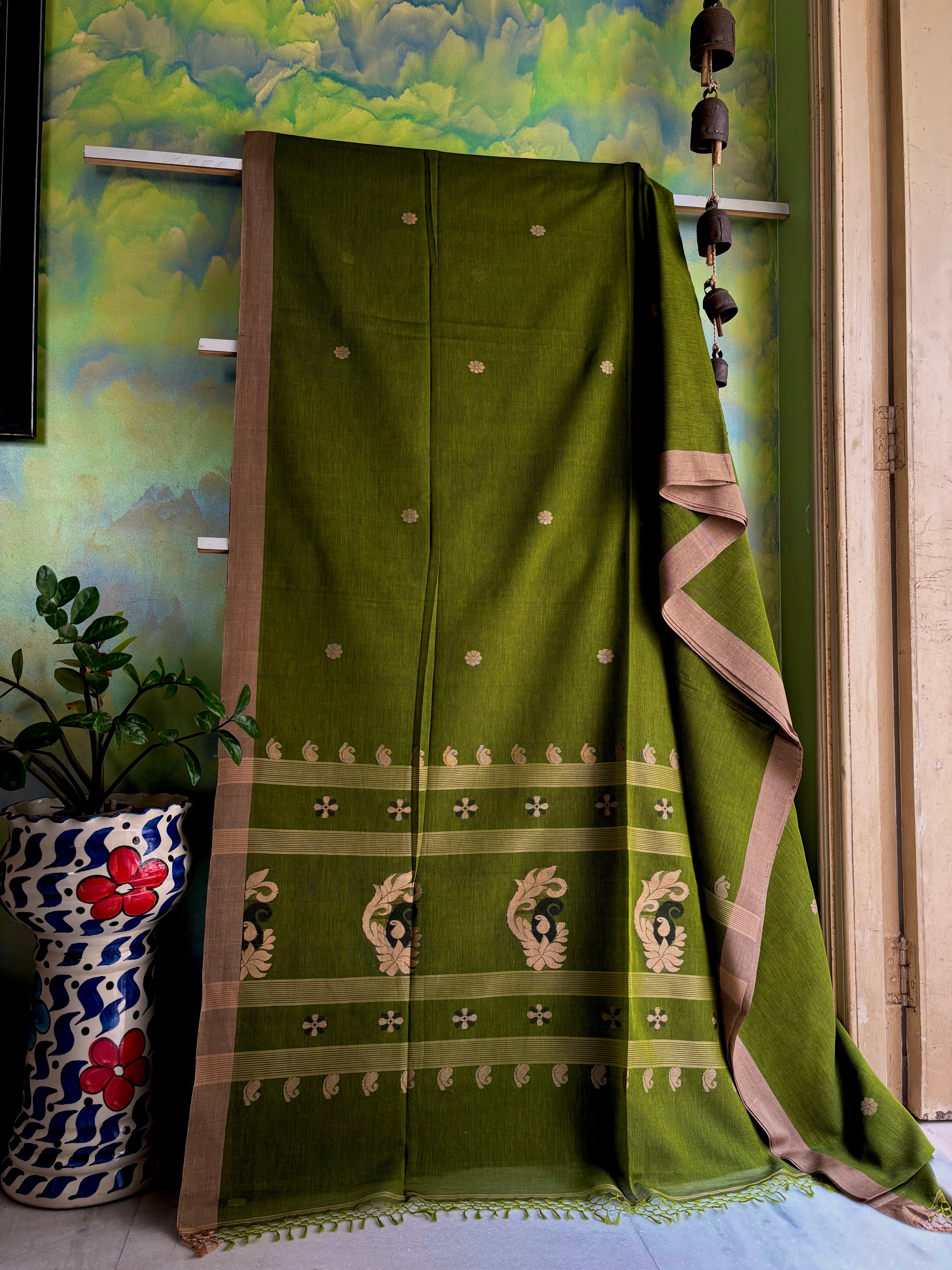 Handwoven Moss Green Colour Cotton Jamdani Saree