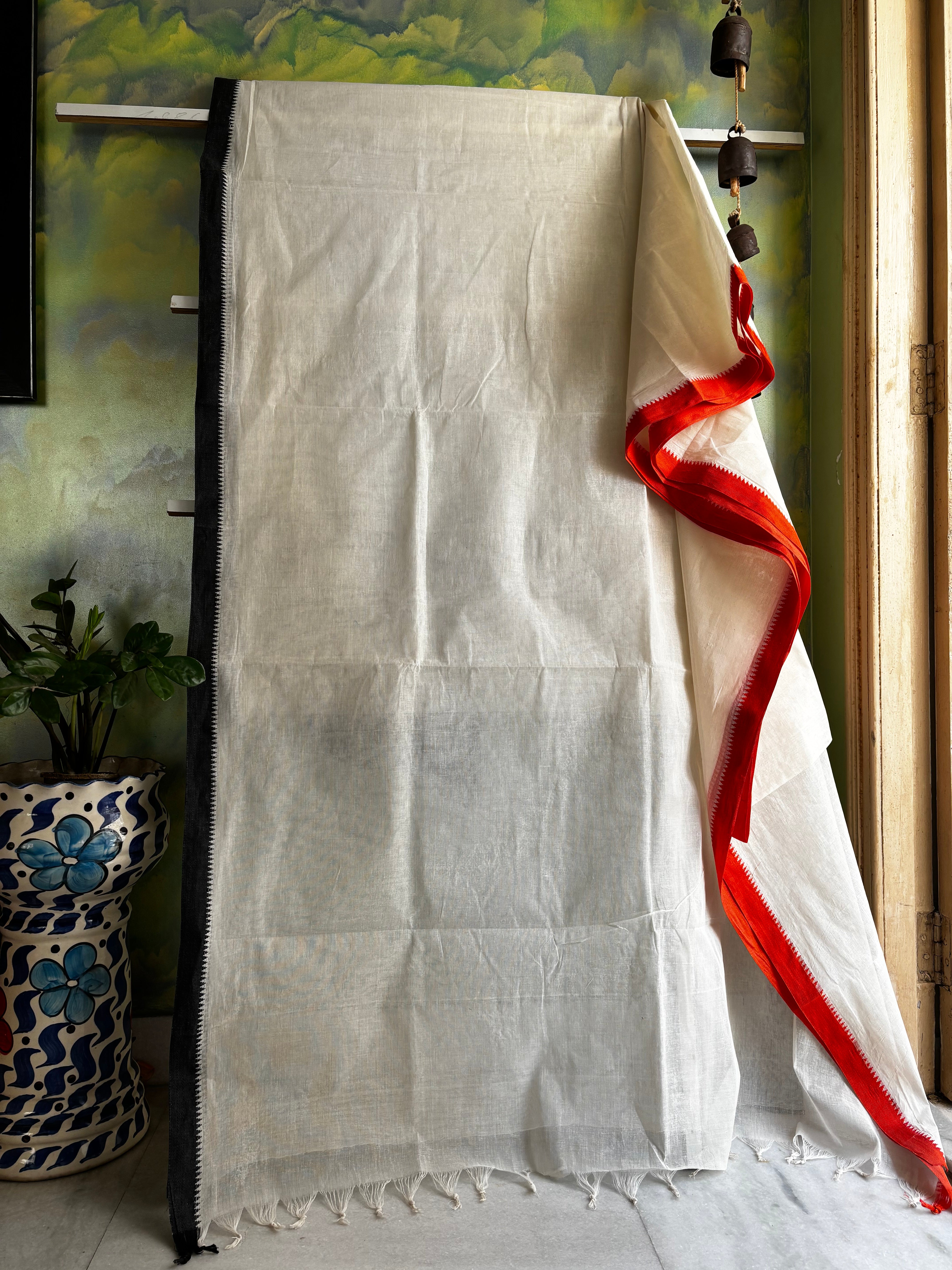 Handwoven Cotton Dhonekhali Saree