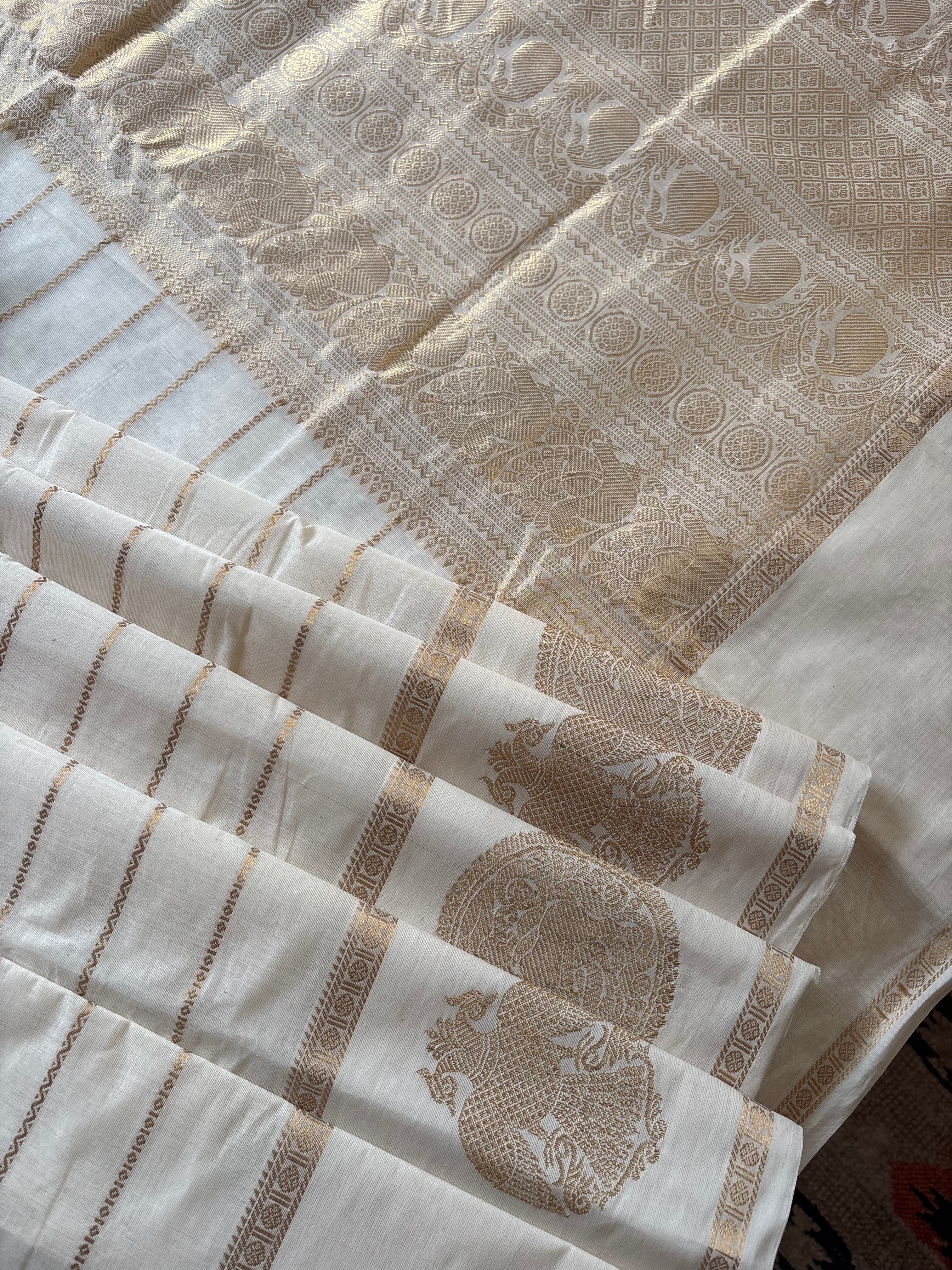 Handwoven Offwhite Gold Cotton Kanchipuram Saree