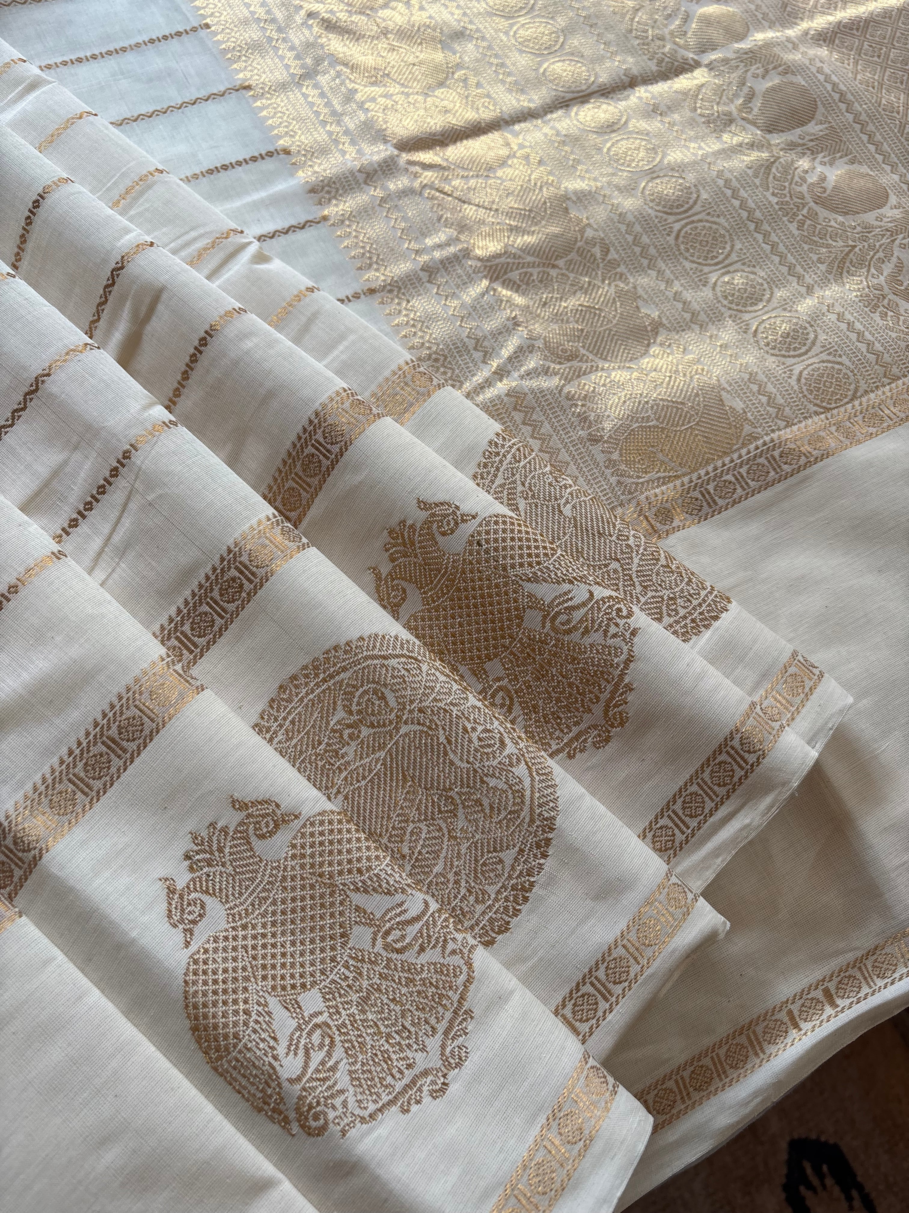 Handwoven Offwhite Gold Cotton Kanchipuram Saree
