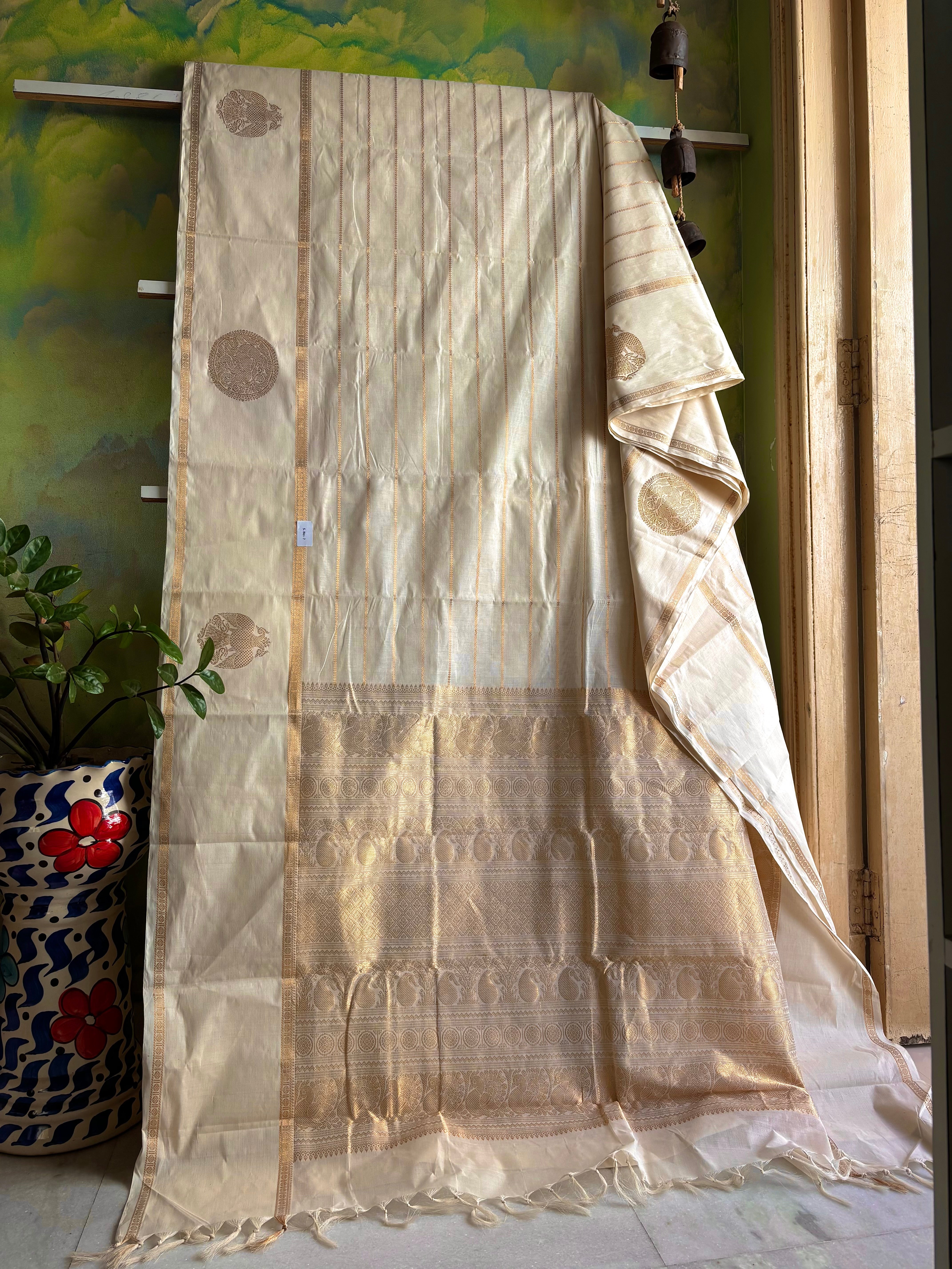 Handwoven Offwhite Gold Cotton Kanchipuram Saree