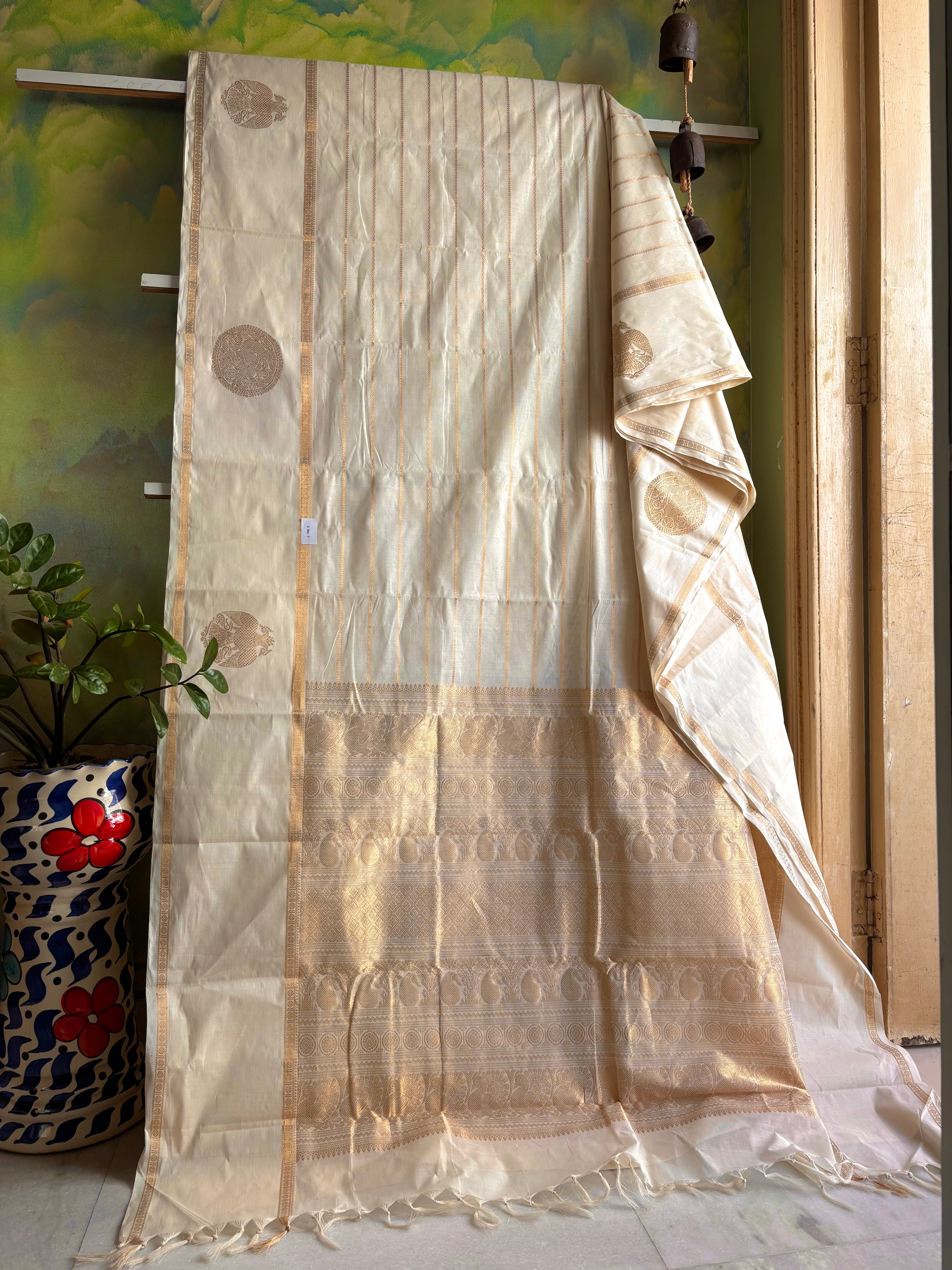 Handwoven Offwhite Gold Cotton Kanchipuram Saree
