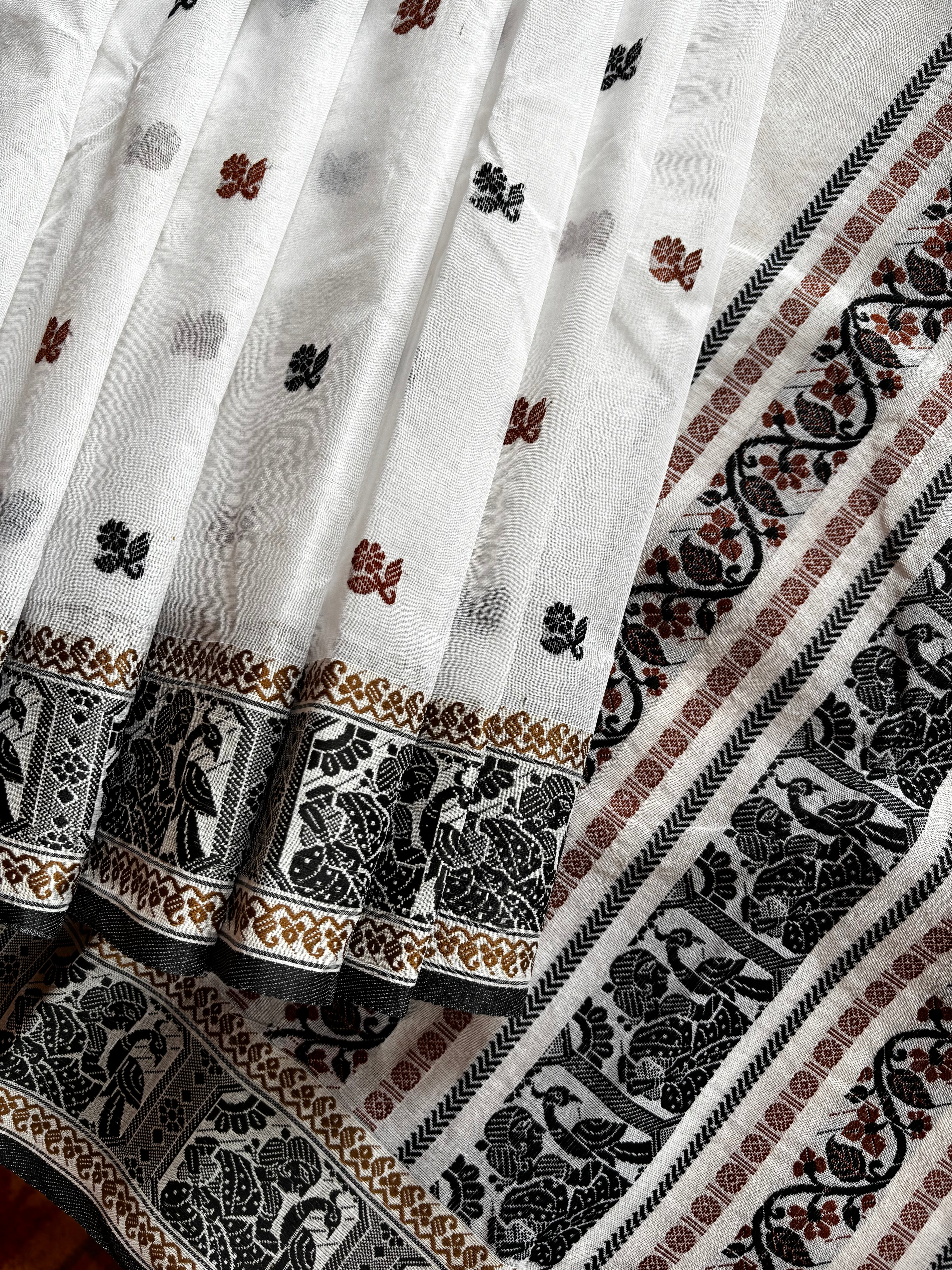 Handwoven White Cotton Baluchari Saree