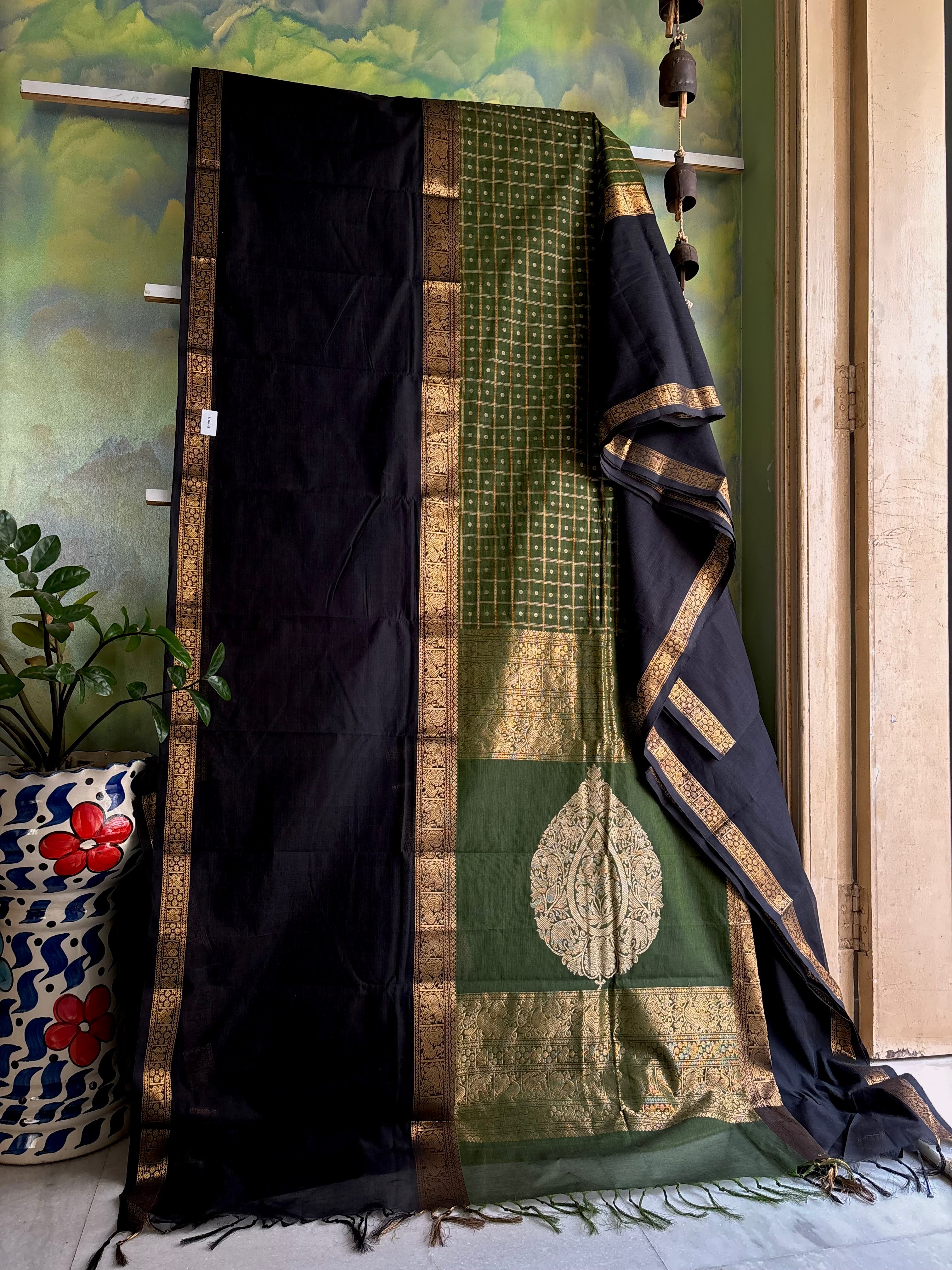 Handwoven Green Black Cotton Kanchipuram Saree