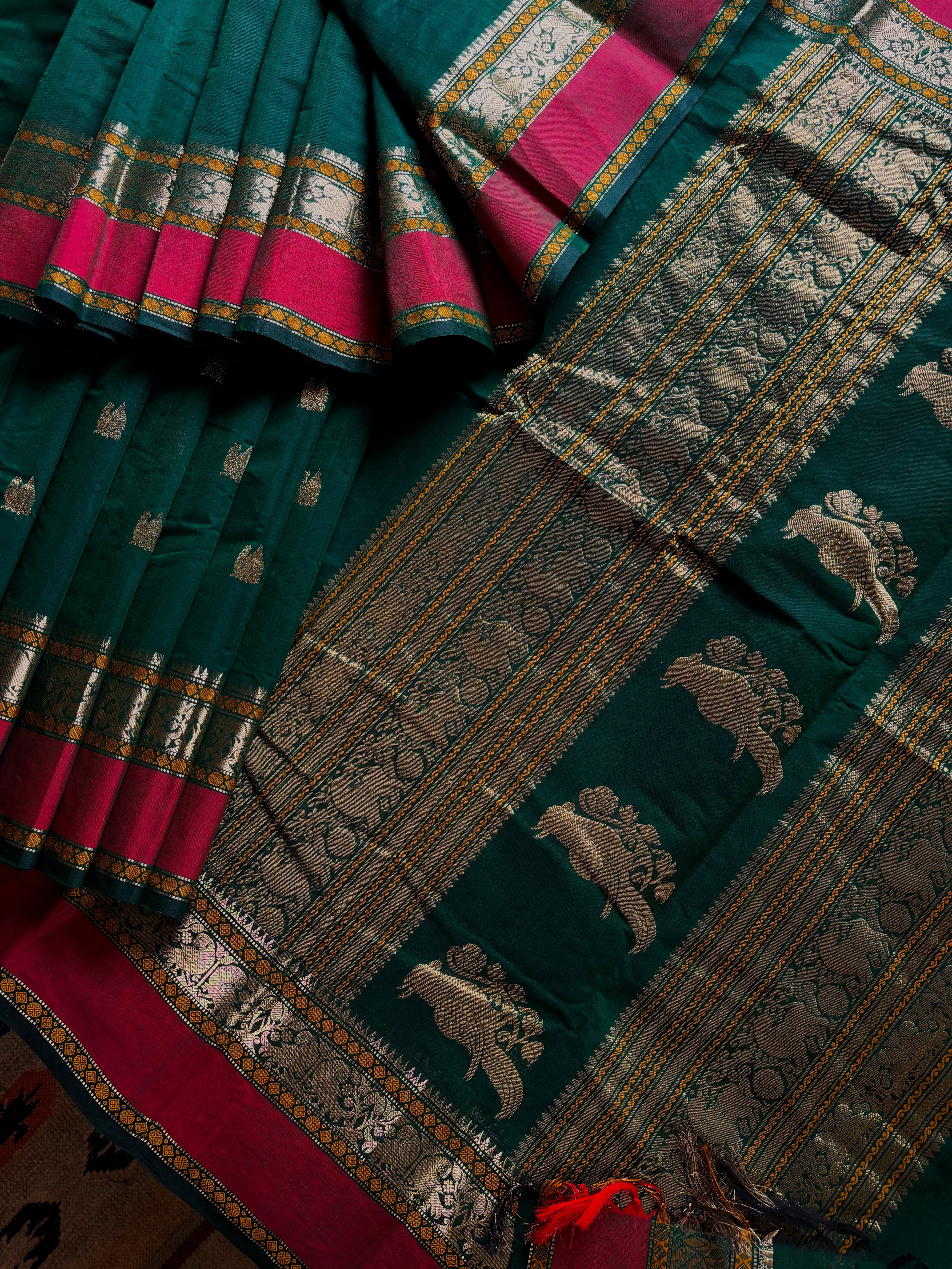 Handwoven Emerald Green Colour Cotton Kanchipuram Saree