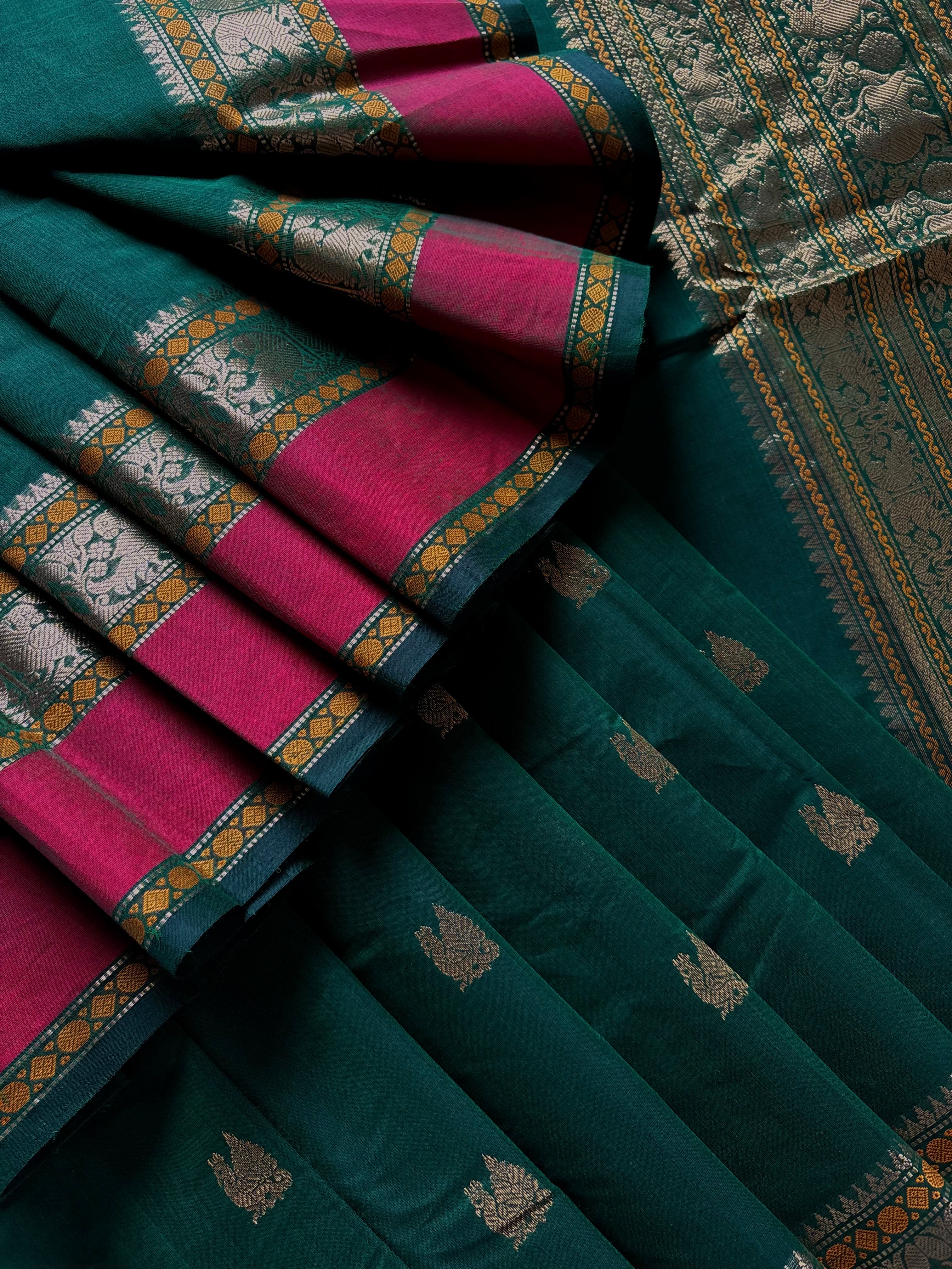 Handwoven Emerald Green Colour Cotton Kanchipuram Saree