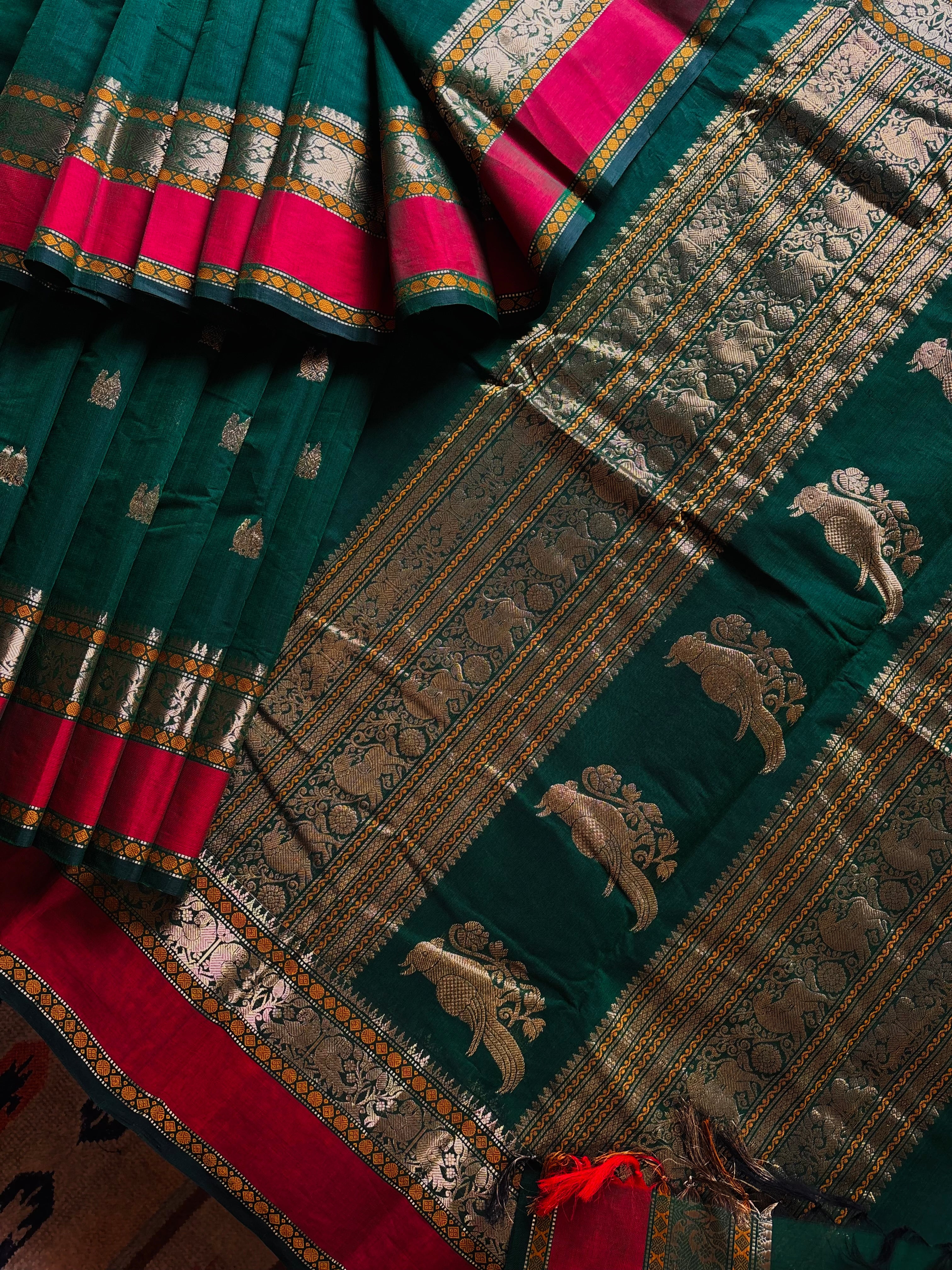 Handwoven Emerald Green Colour Cotton Kanchipuram Saree