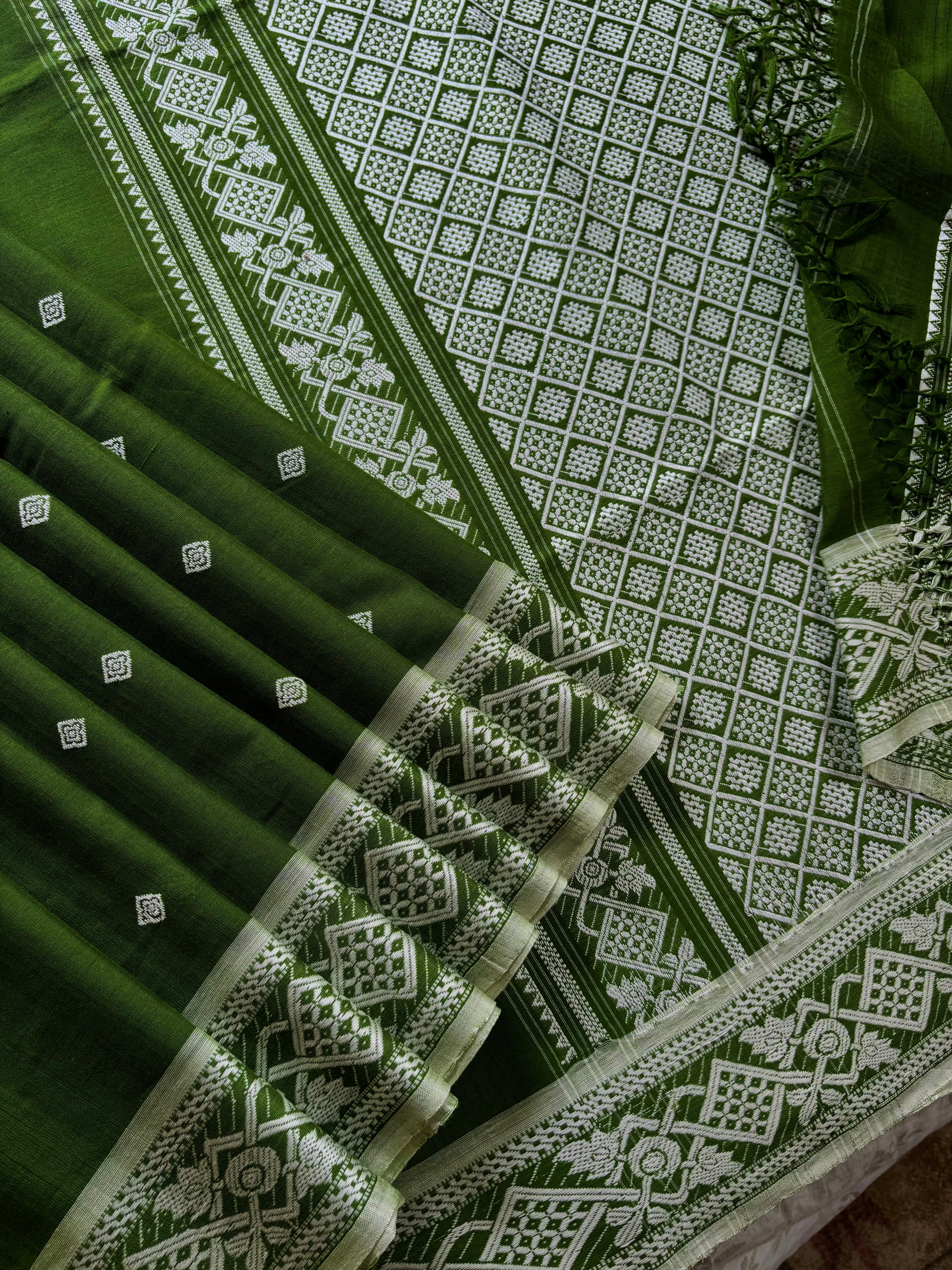 Handwoven Green White Phulia Cotton Saree