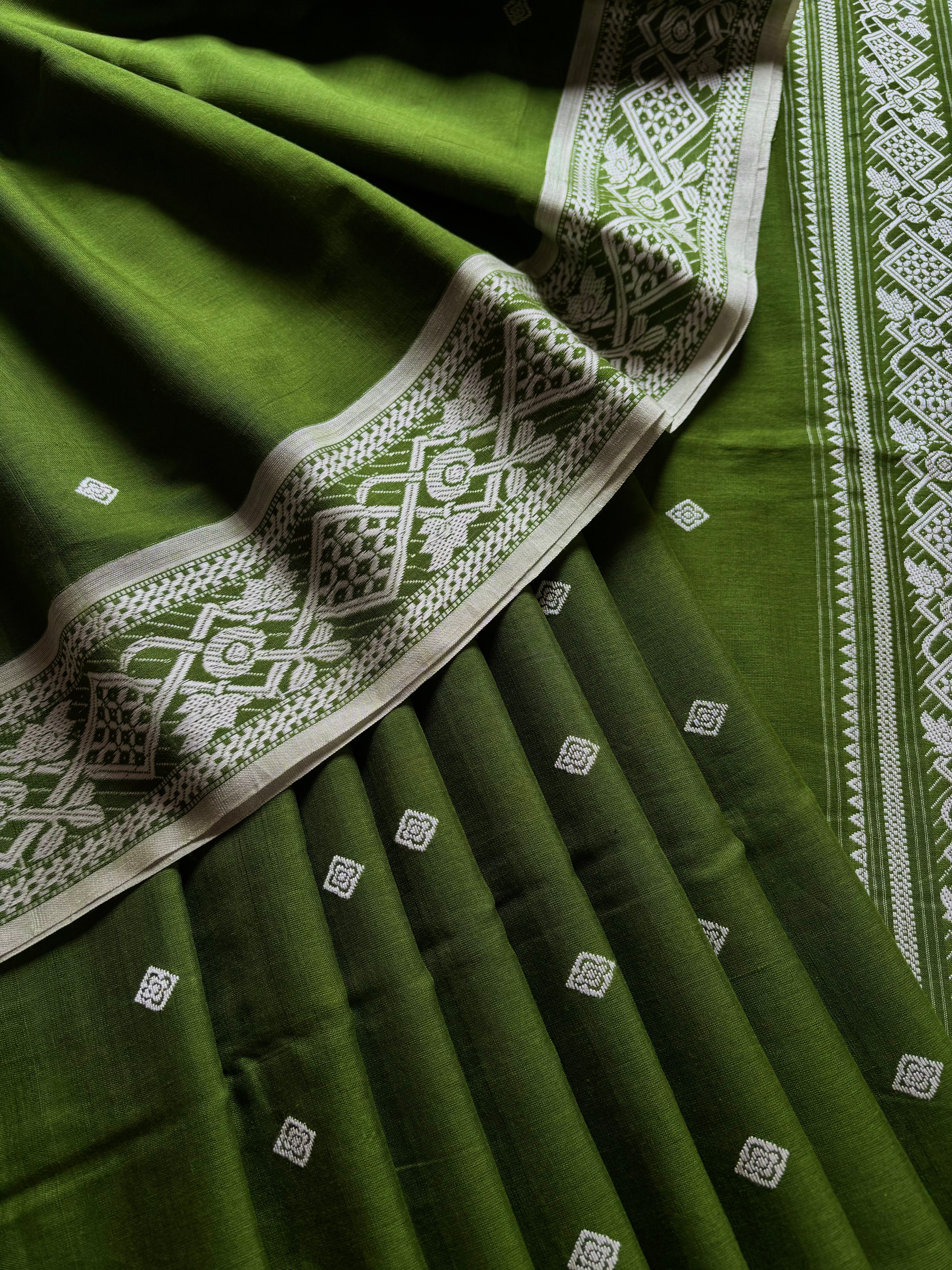 Handwoven Green White Phulia Cotton Saree