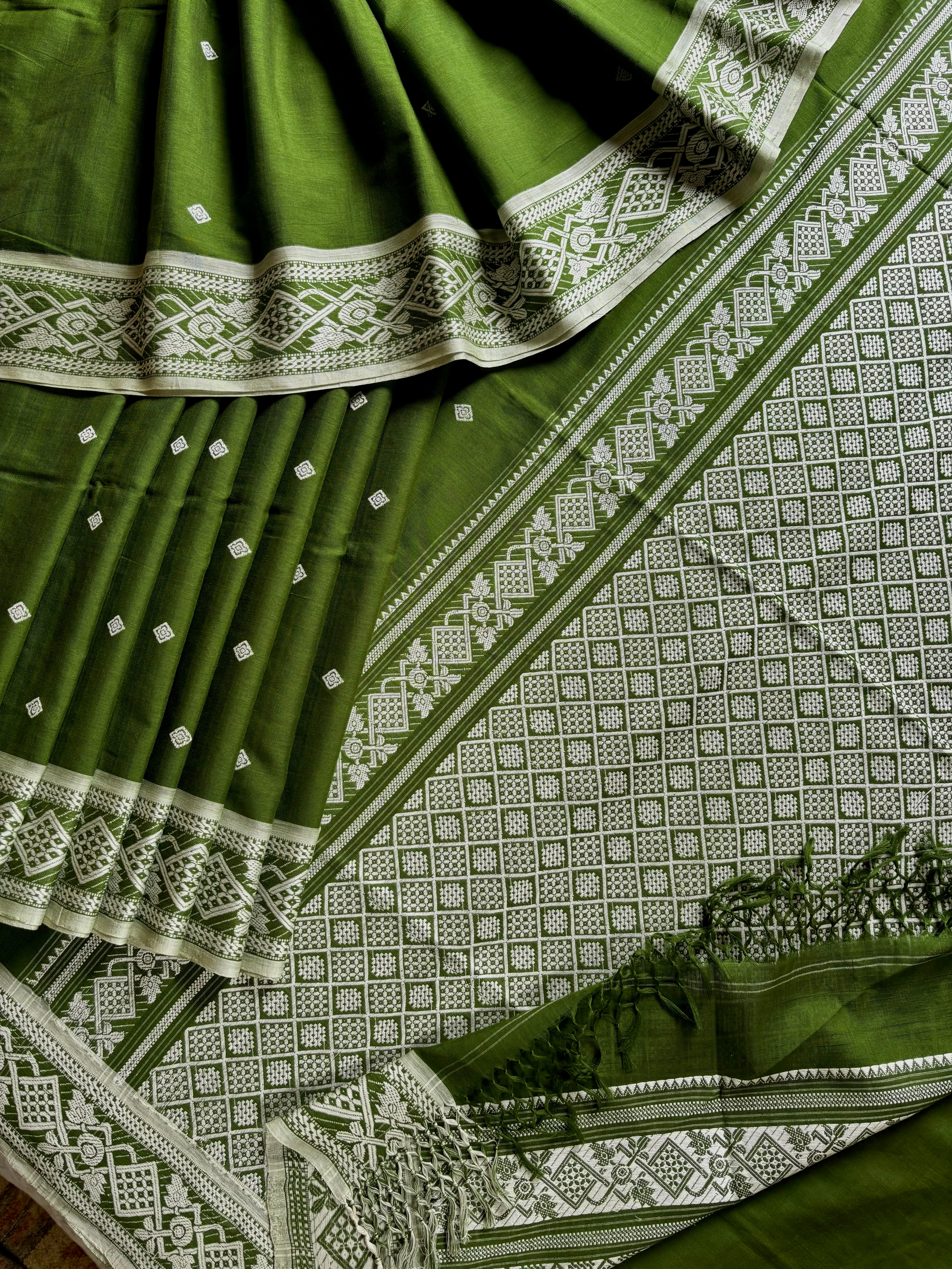 Handwoven Green White Phulia Cotton Saree
