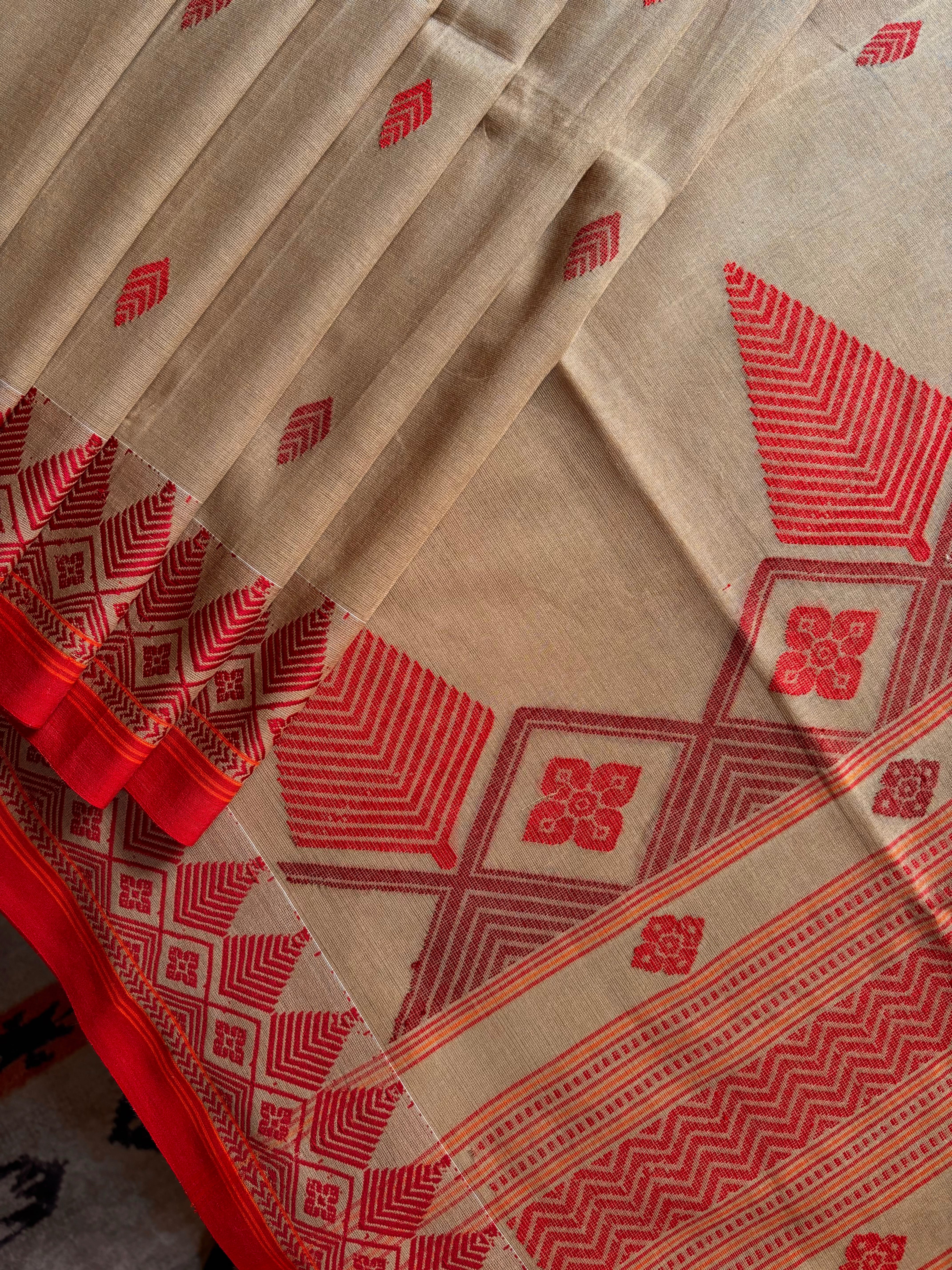 Handwoven Beige Red Colour Phulia Cotton Saree