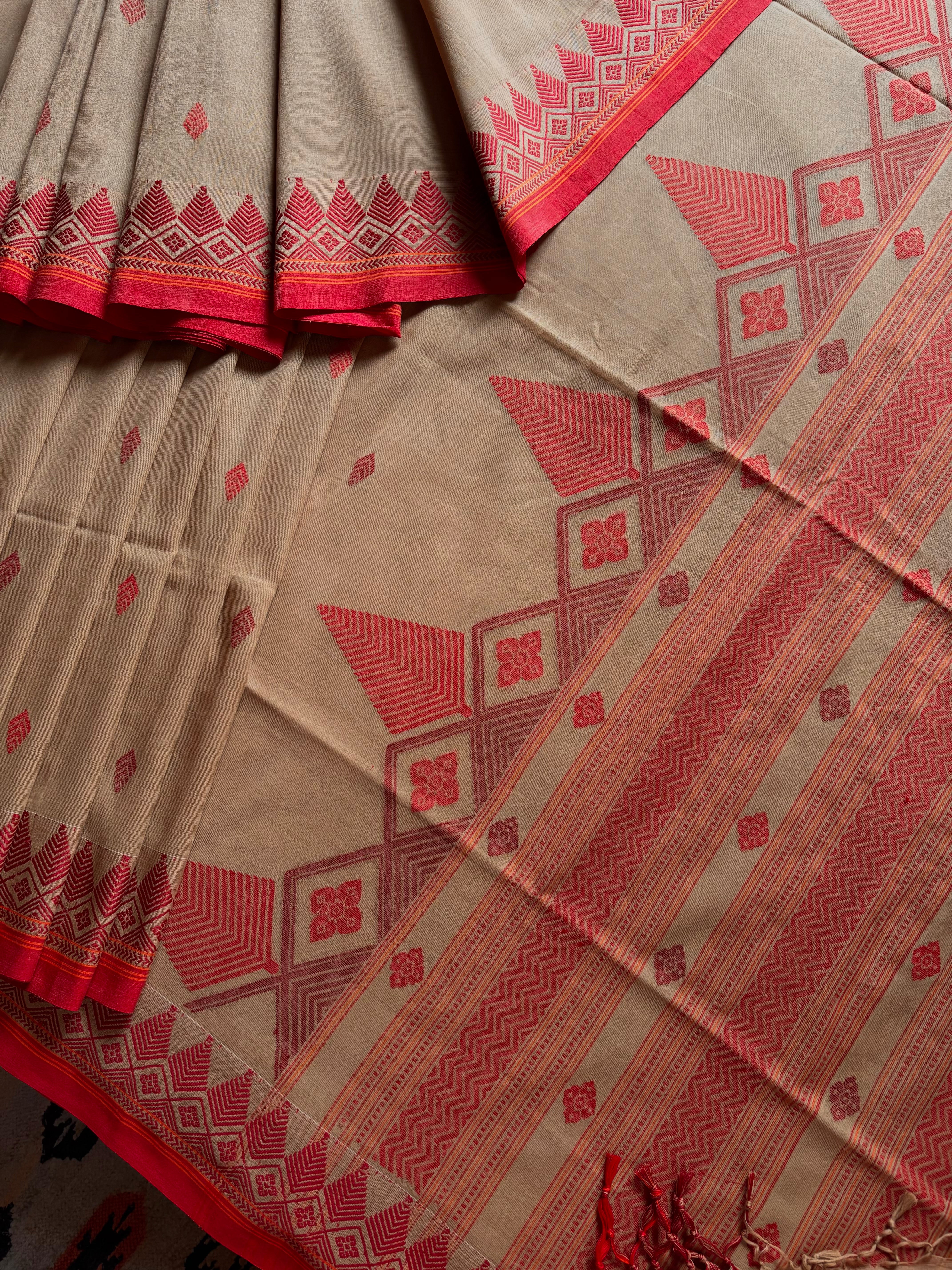Handwoven Beige Red Colour Phulia Cotton Saree