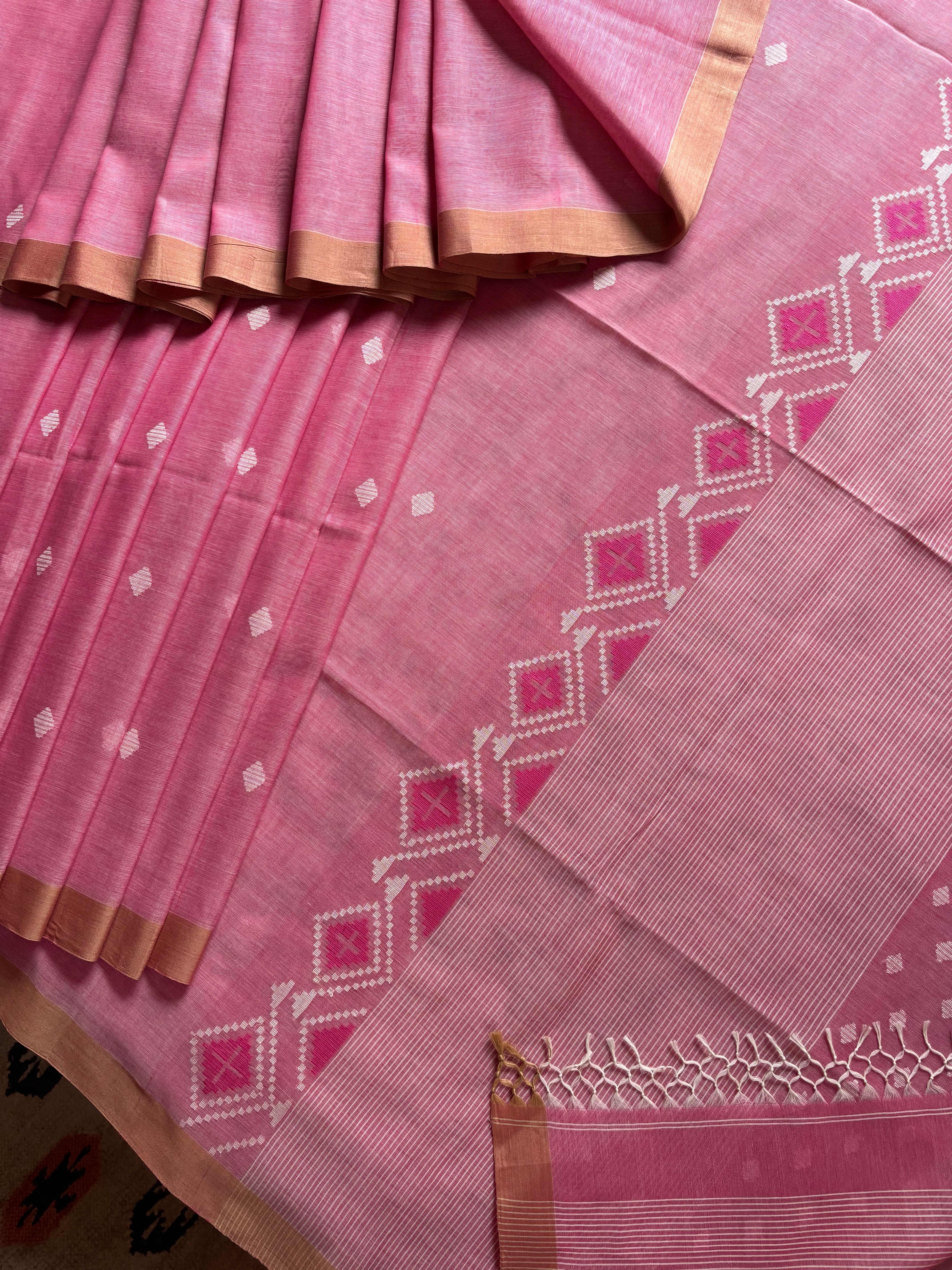 Handwoven Light Pink Cotton Jamdani Saree
