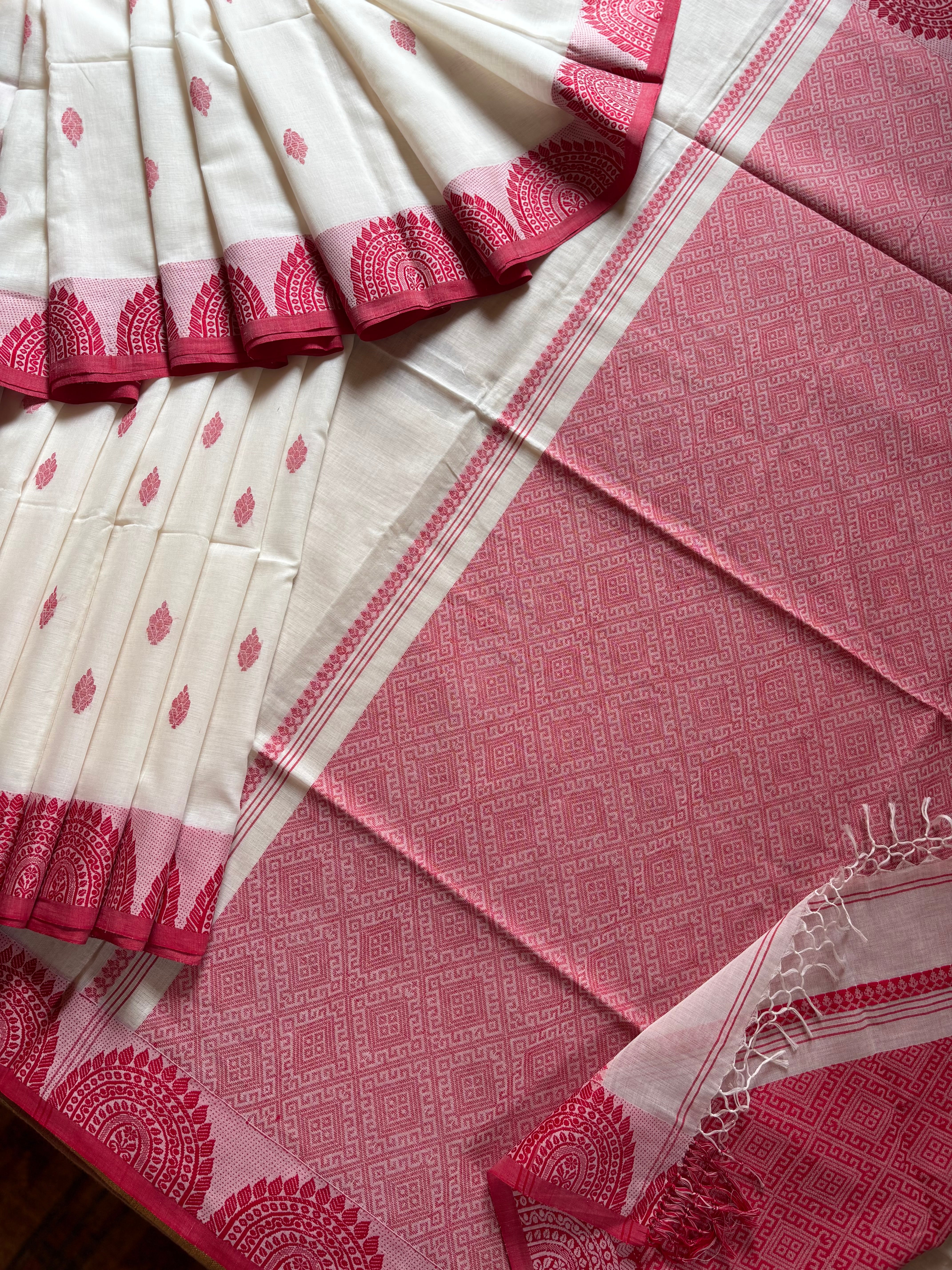 Handwoven White Red Phulia Cotton Saree