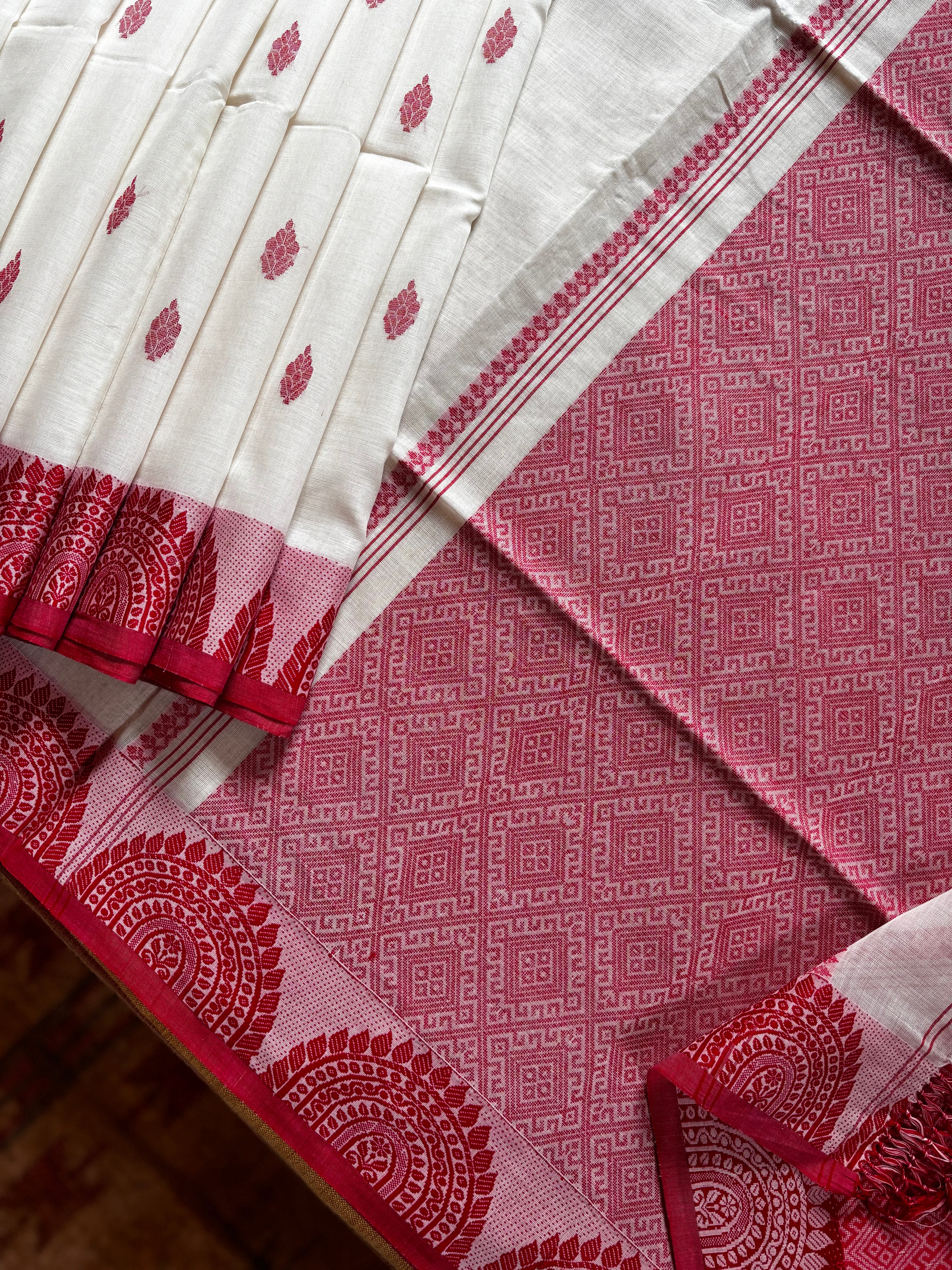 Handwoven White Red Phulia Cotton Saree