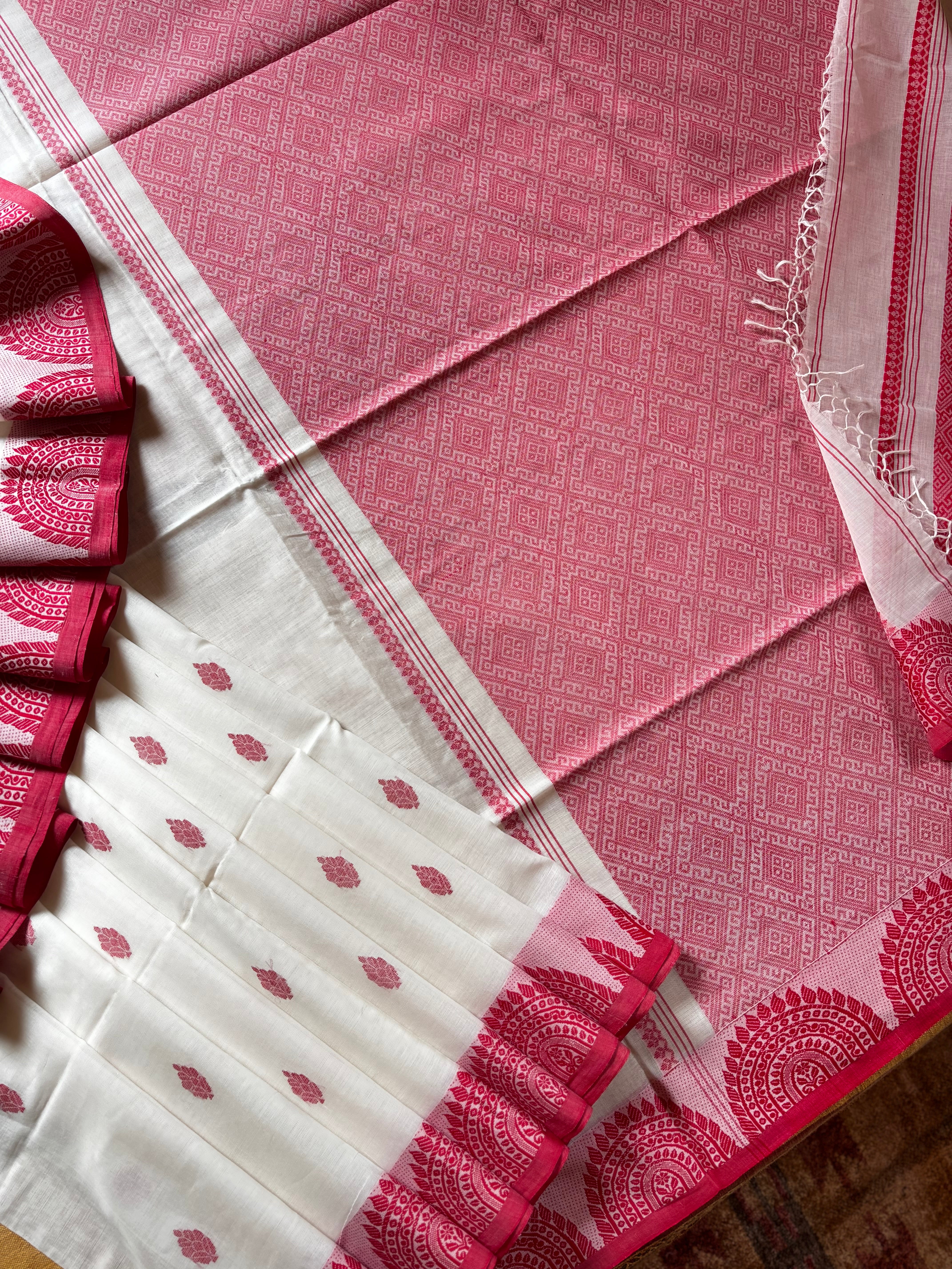 Handwoven White Red Phulia Cotton Saree