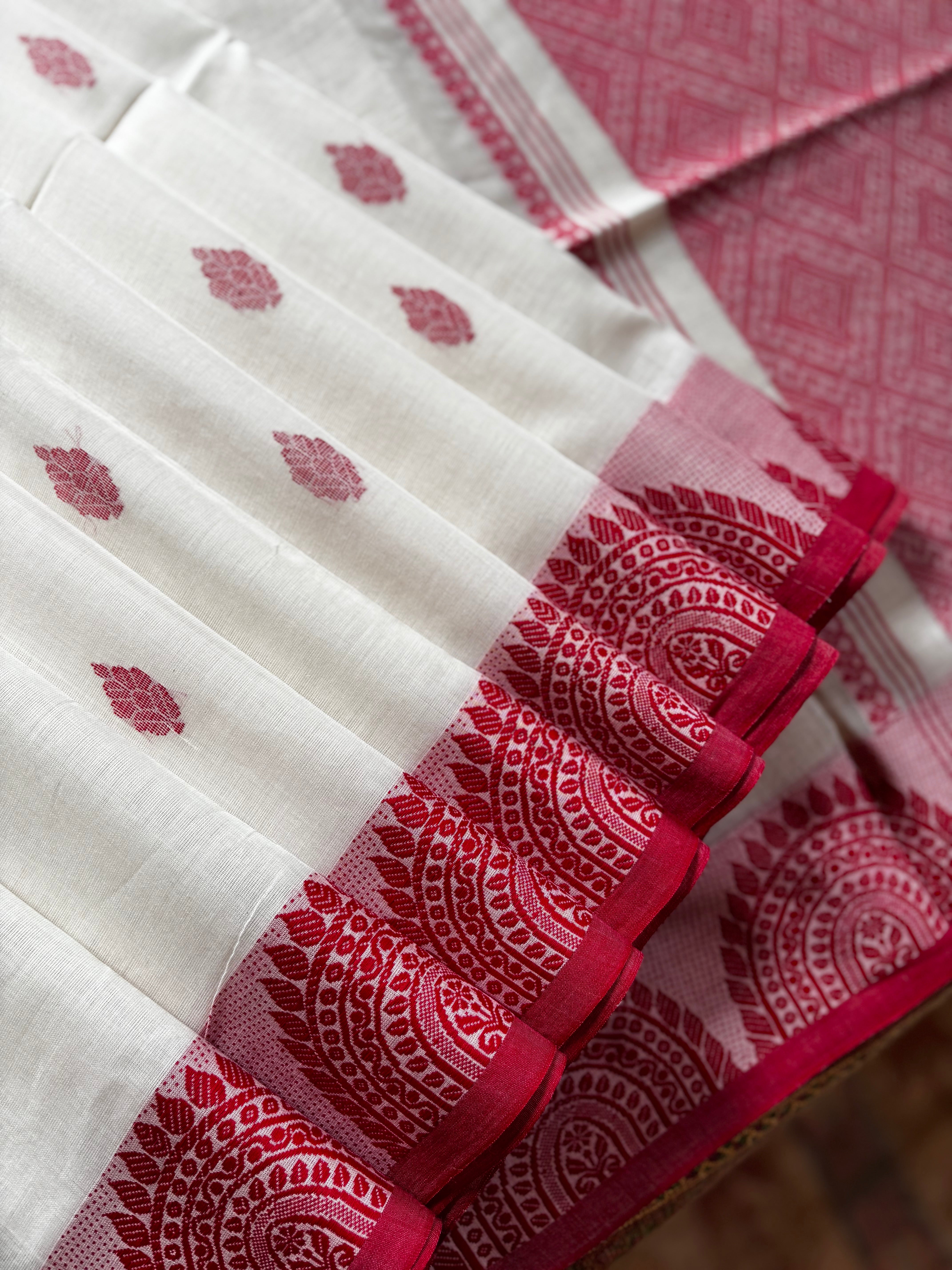 Handwoven White Red Phulia Cotton Saree