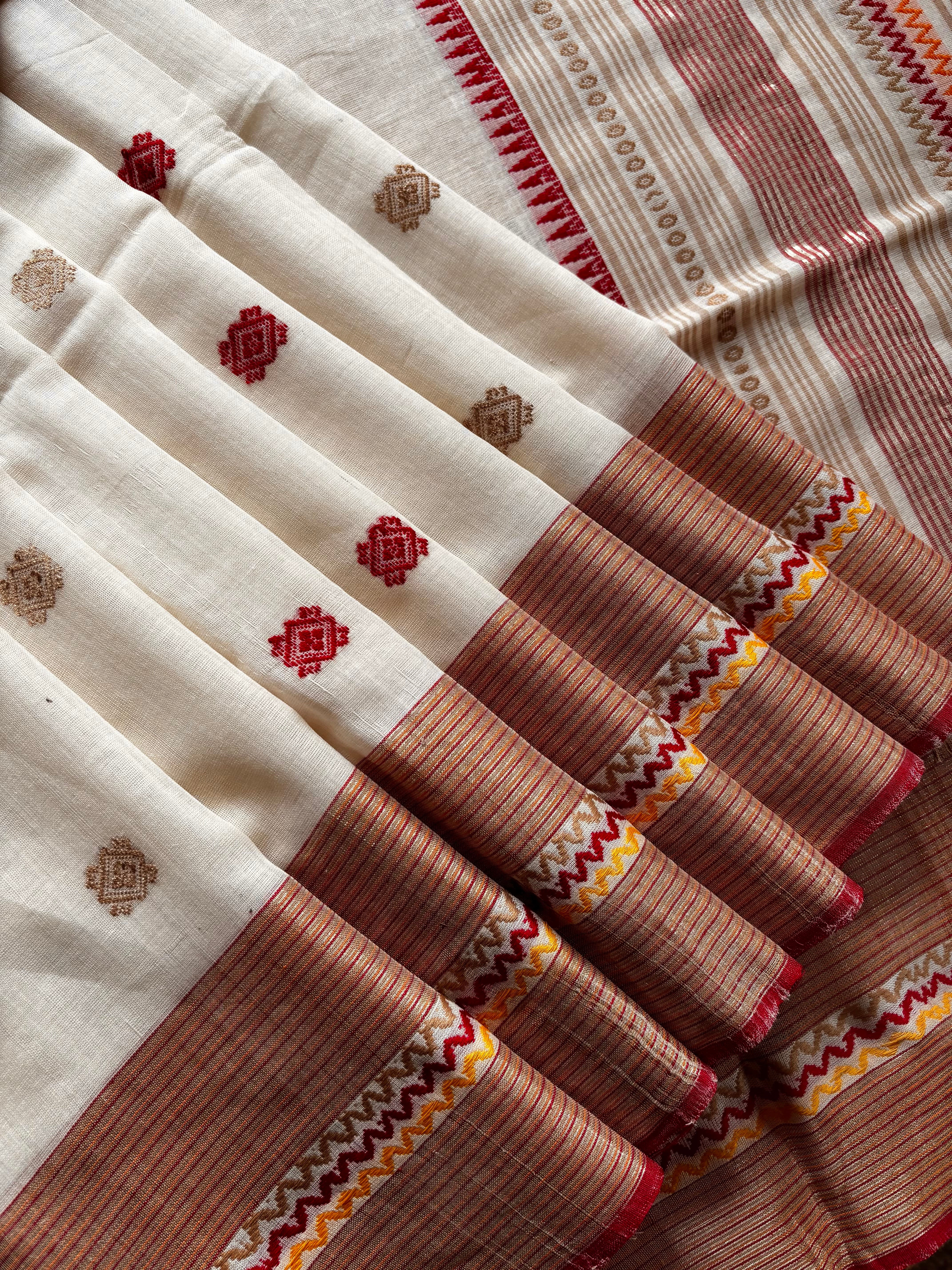 Handwoven Offwhite Red Phulia Cotton Saree