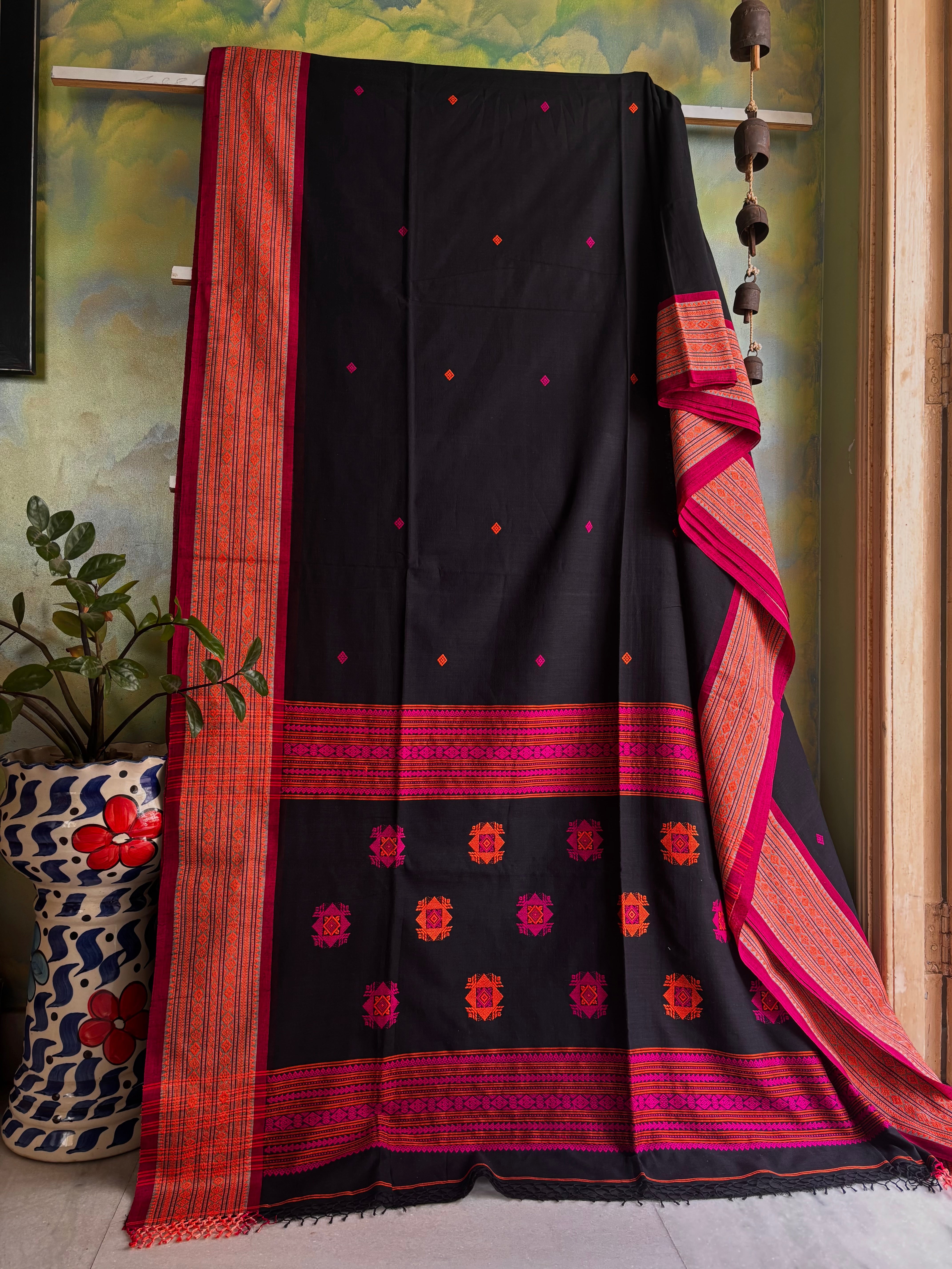 Handwoven Black Colour Phulia Cotton Saree